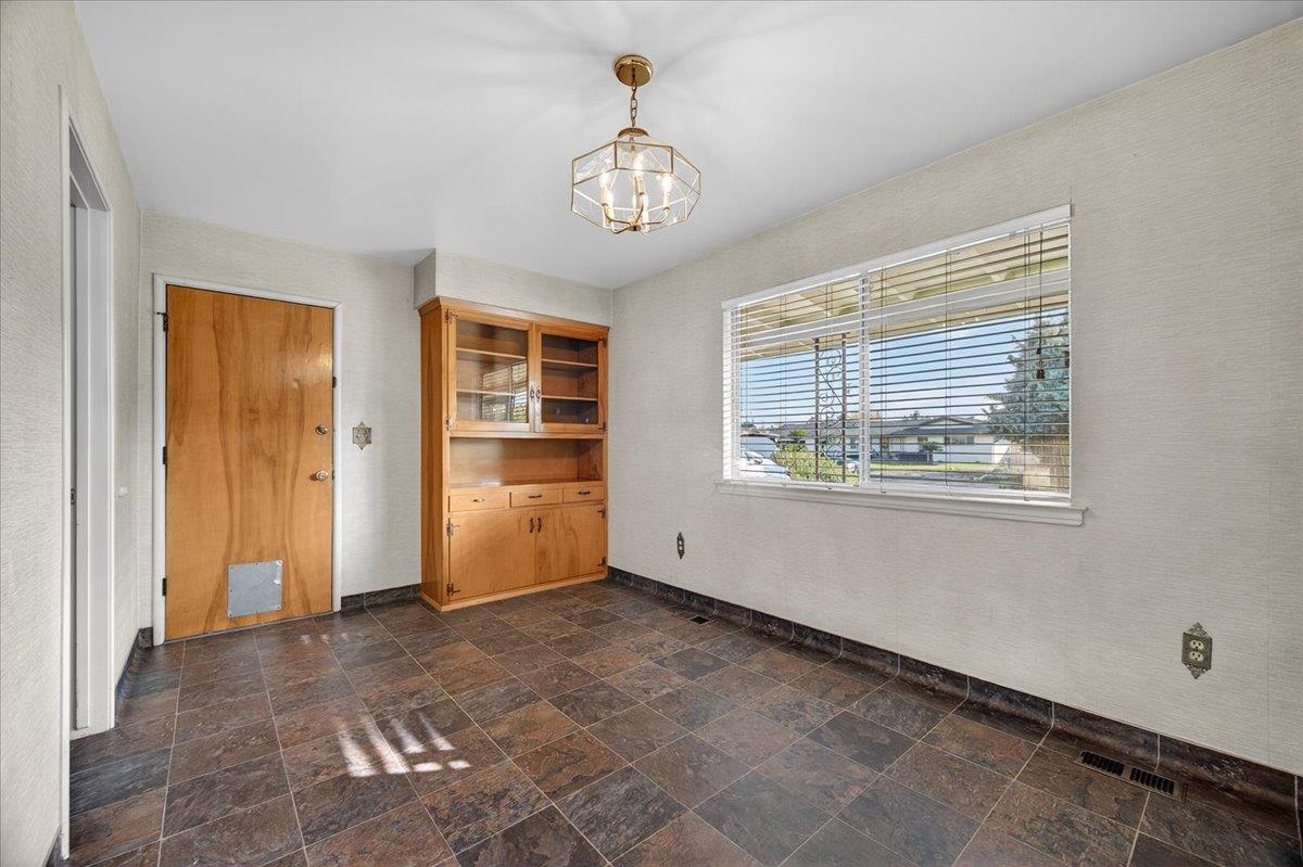 6112 E Montecito Ave, Fresno, CA 93727