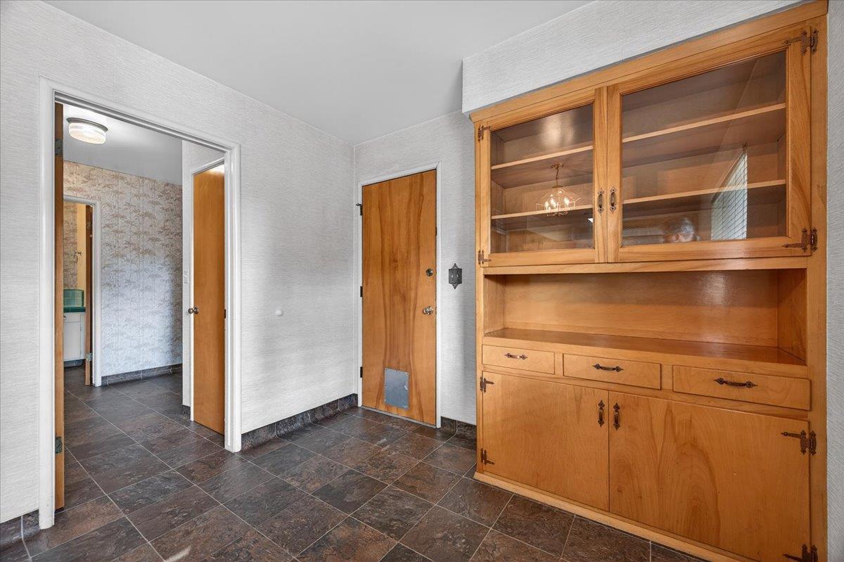 6112 E Montecito Ave, Fresno, CA 93727