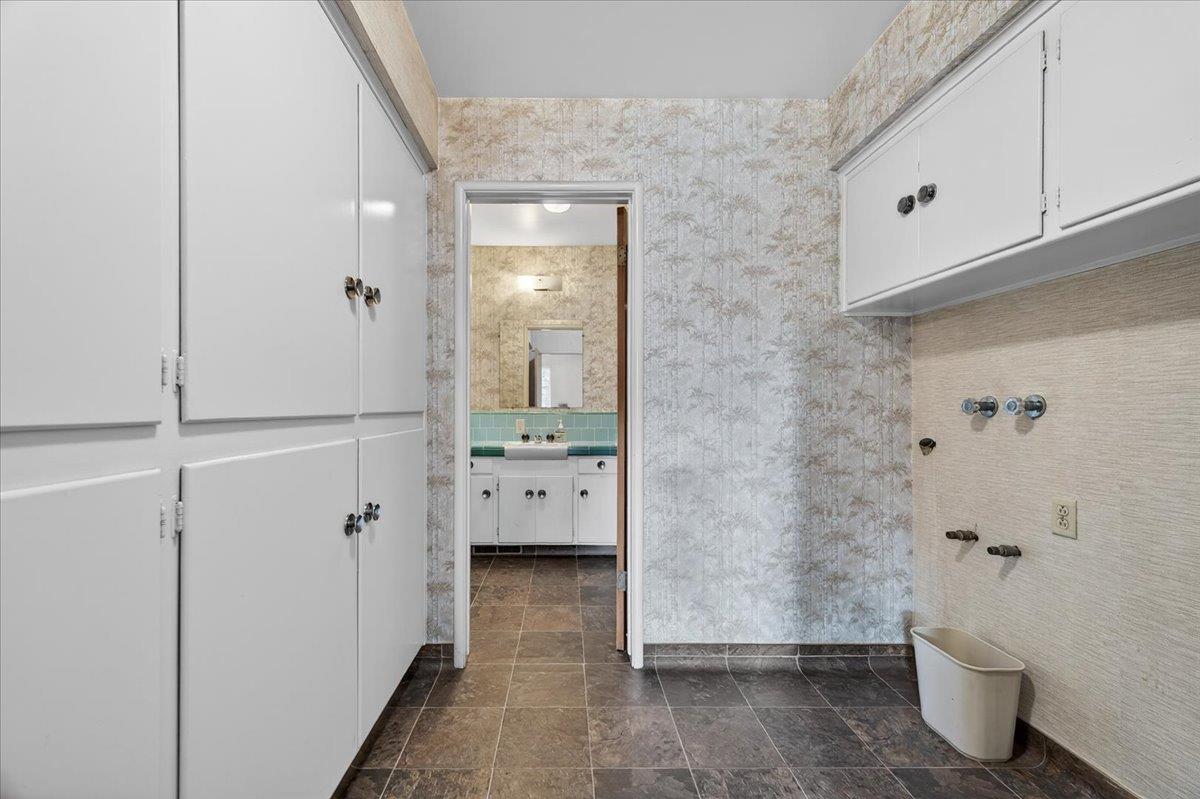 6112 E Montecito Ave, Fresno, CA 93727