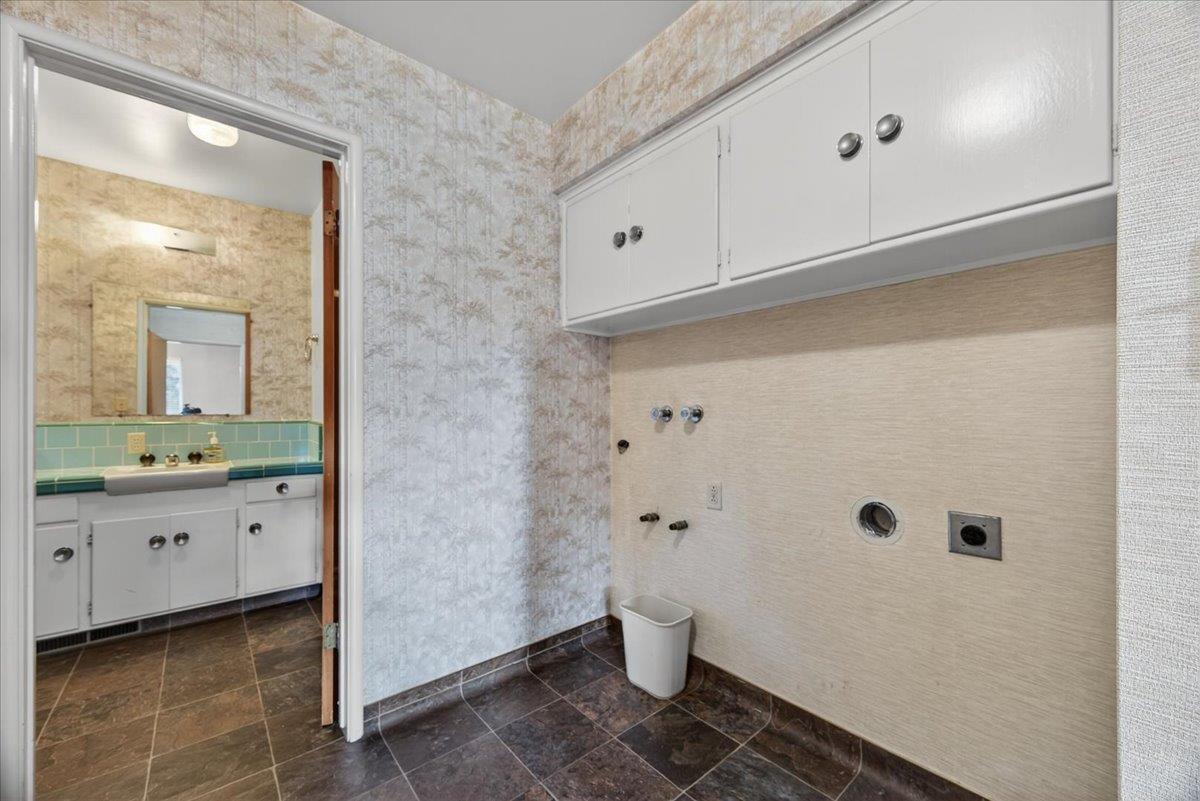 6112 E Montecito Ave, Fresno, CA 93727