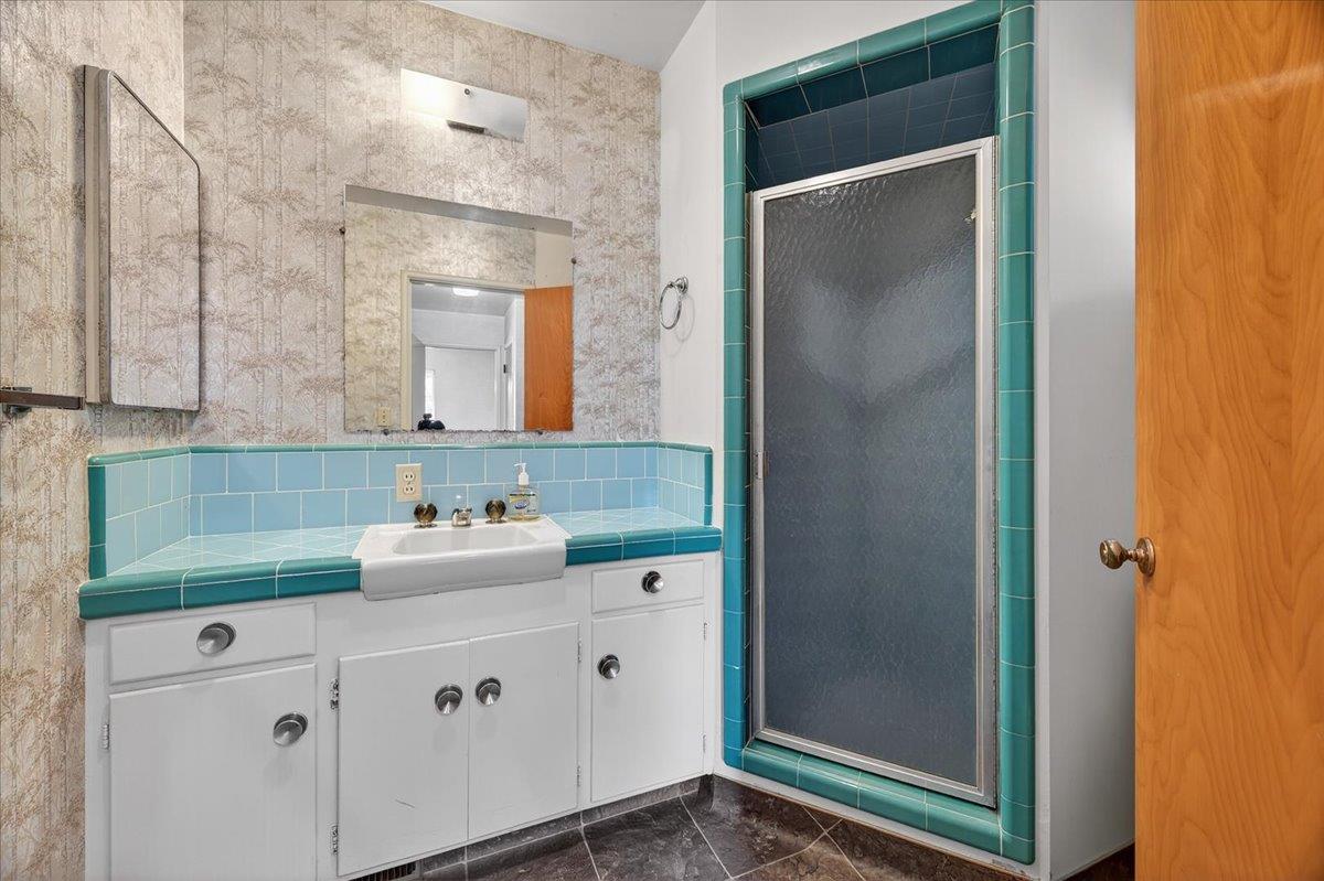 6112 E Montecito Ave, Fresno, CA 93727