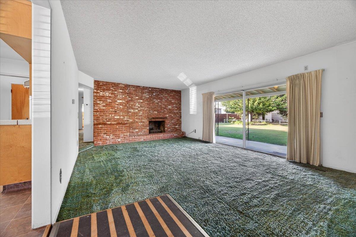 6112 E Montecito Ave, Fresno, CA 93727