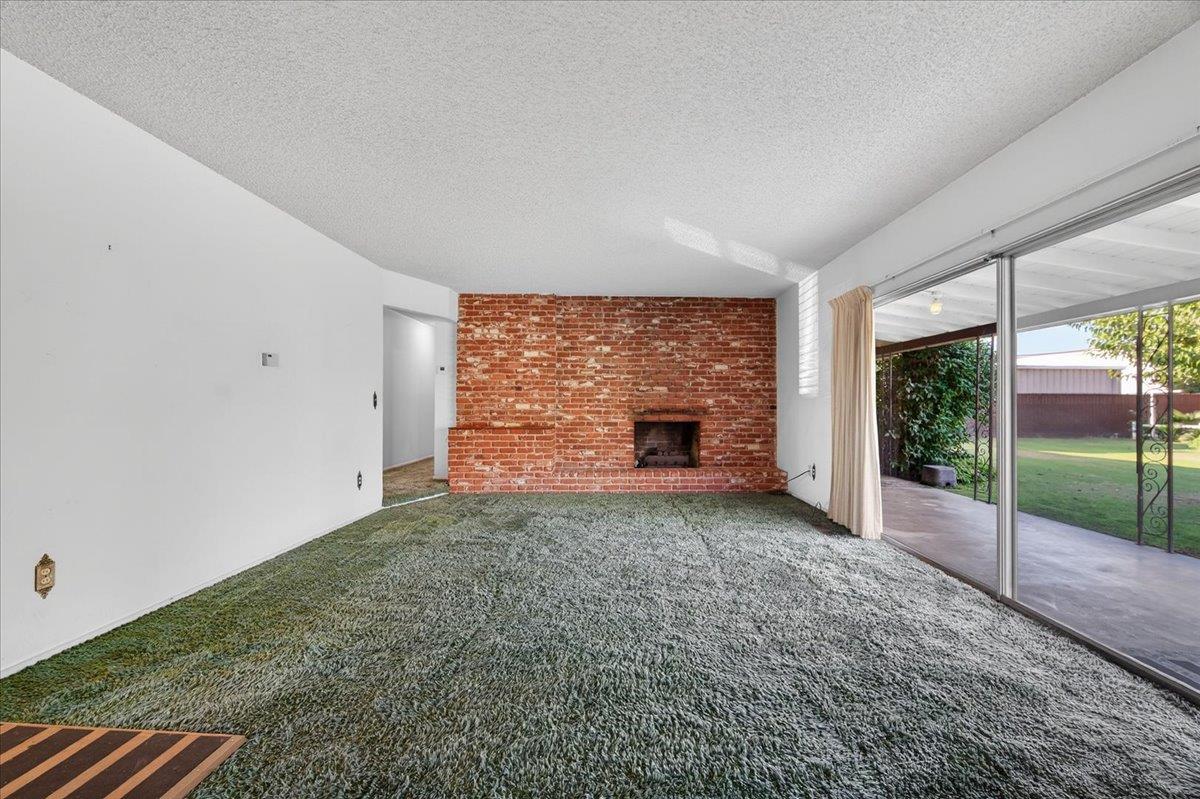 6112 E Montecito Ave, Fresno, CA 93727