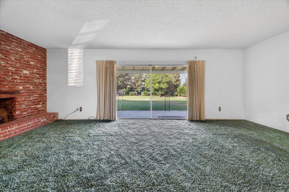 6112 E Montecito Ave, Fresno, CA 93727