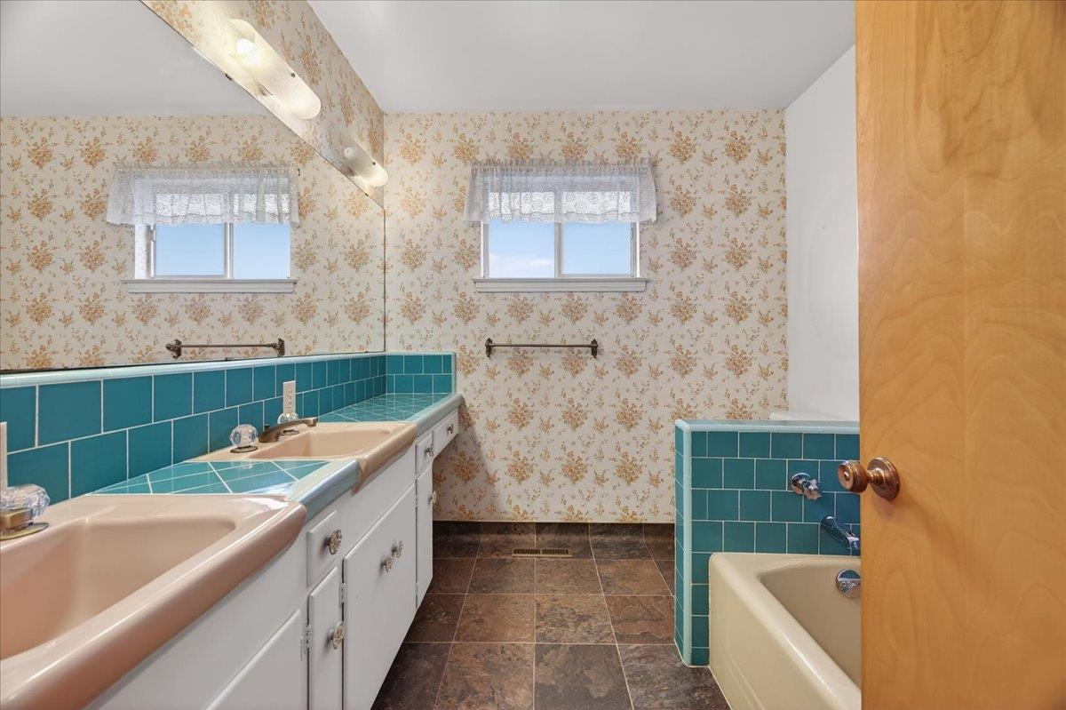 6112 E Montecito Ave, Fresno, CA 93727