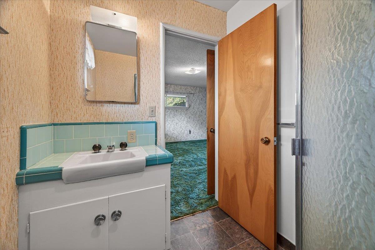 6112 E Montecito Ave, Fresno, CA 93727