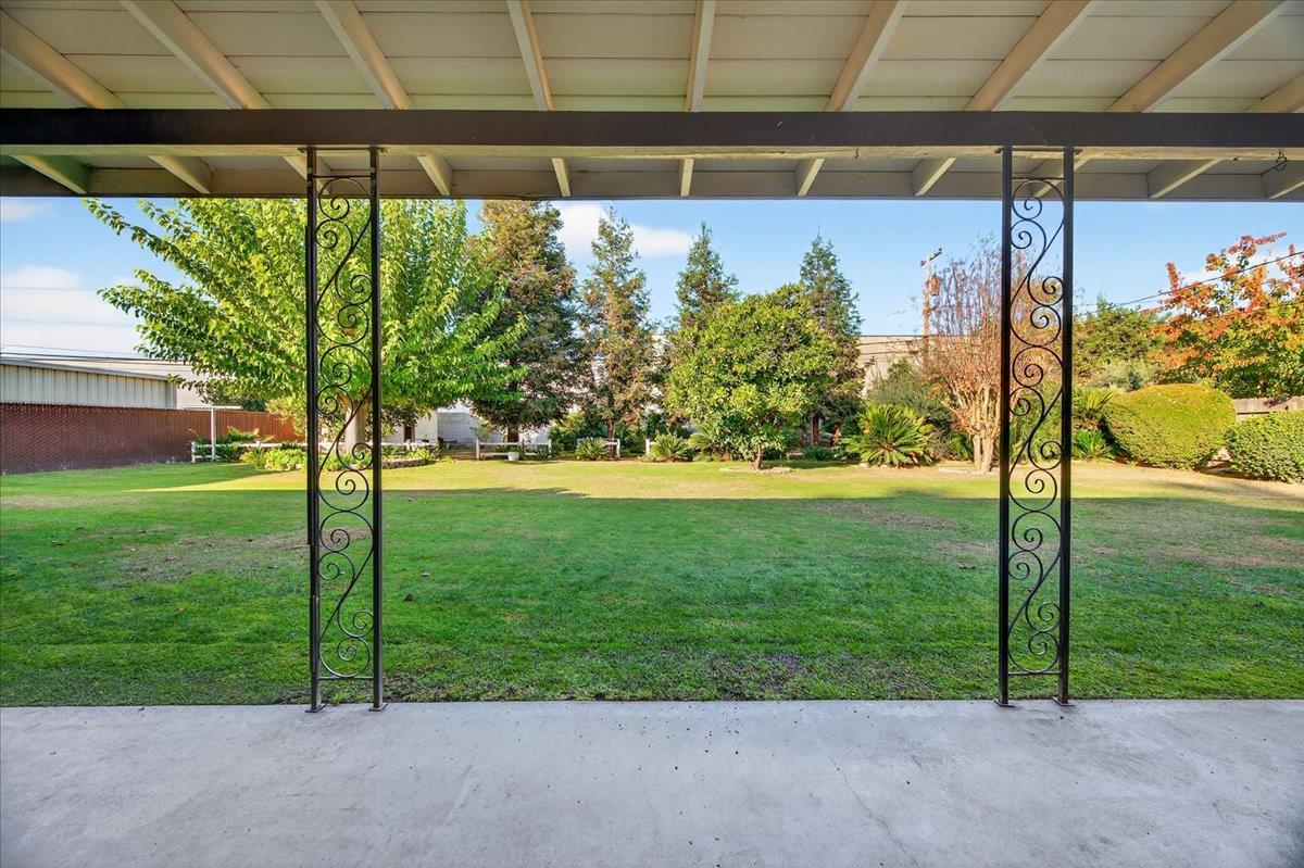 6112 E Montecito Ave, Fresno, CA 93727