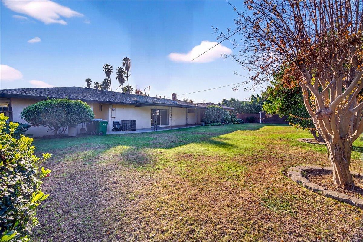 6112 E Montecito Ave, Fresno, CA 93727