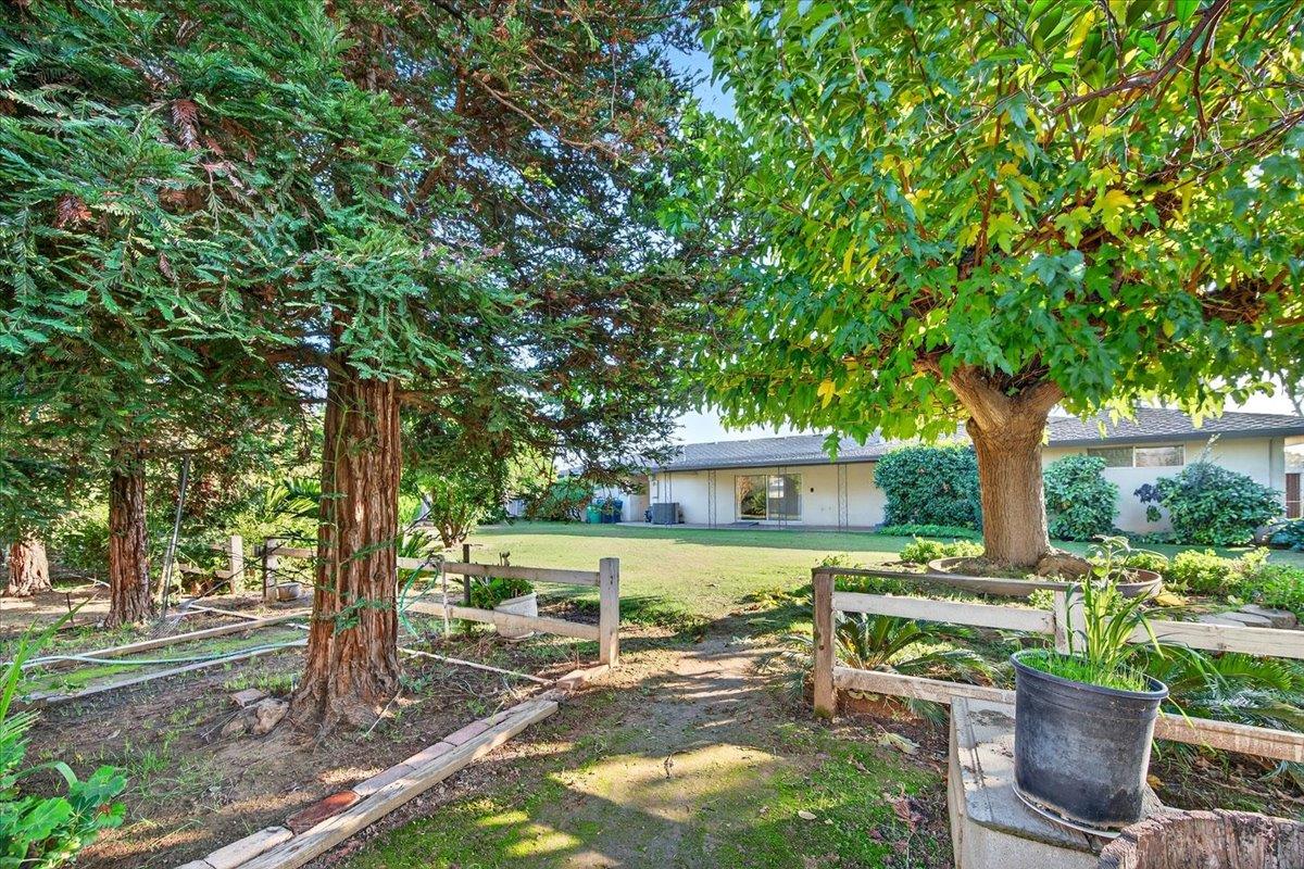 6112 E Montecito Ave, Fresno, CA 93727