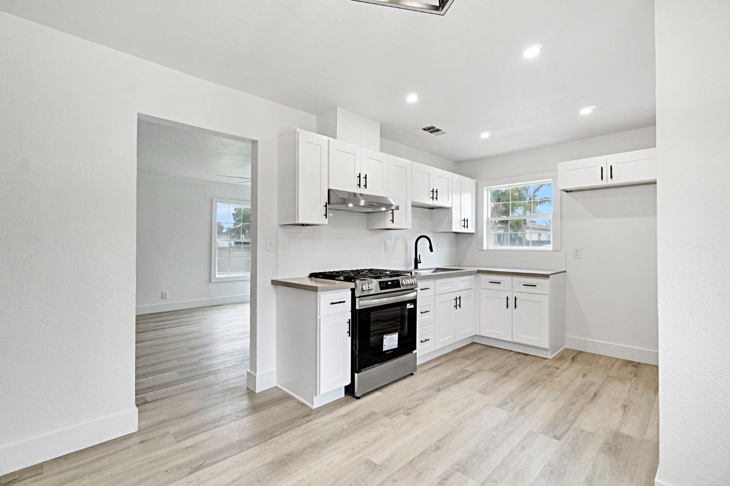 1503 N Pacific Ave, Fresno, CA 93728