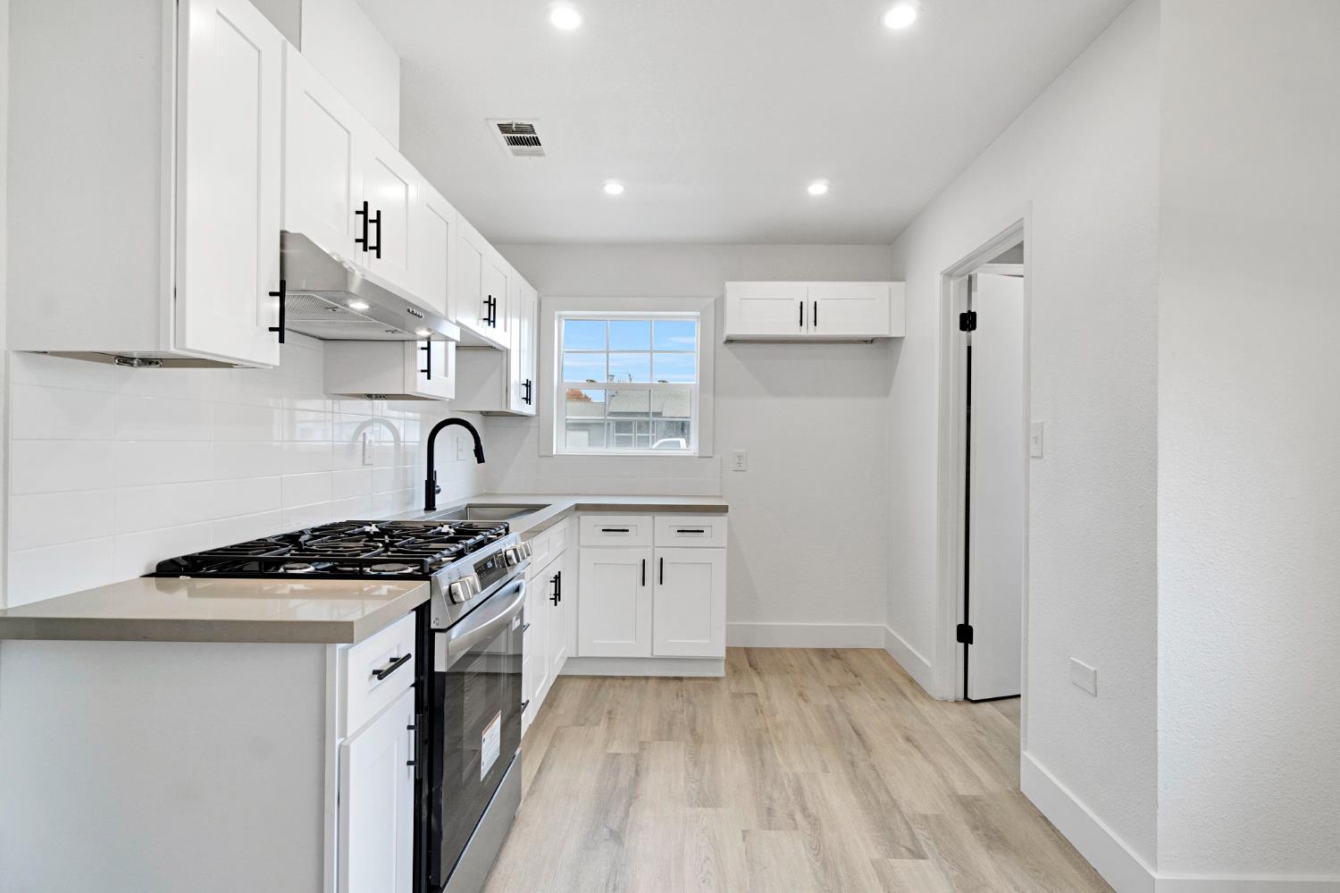 1503 N Pacific Ave, Fresno, CA 93728