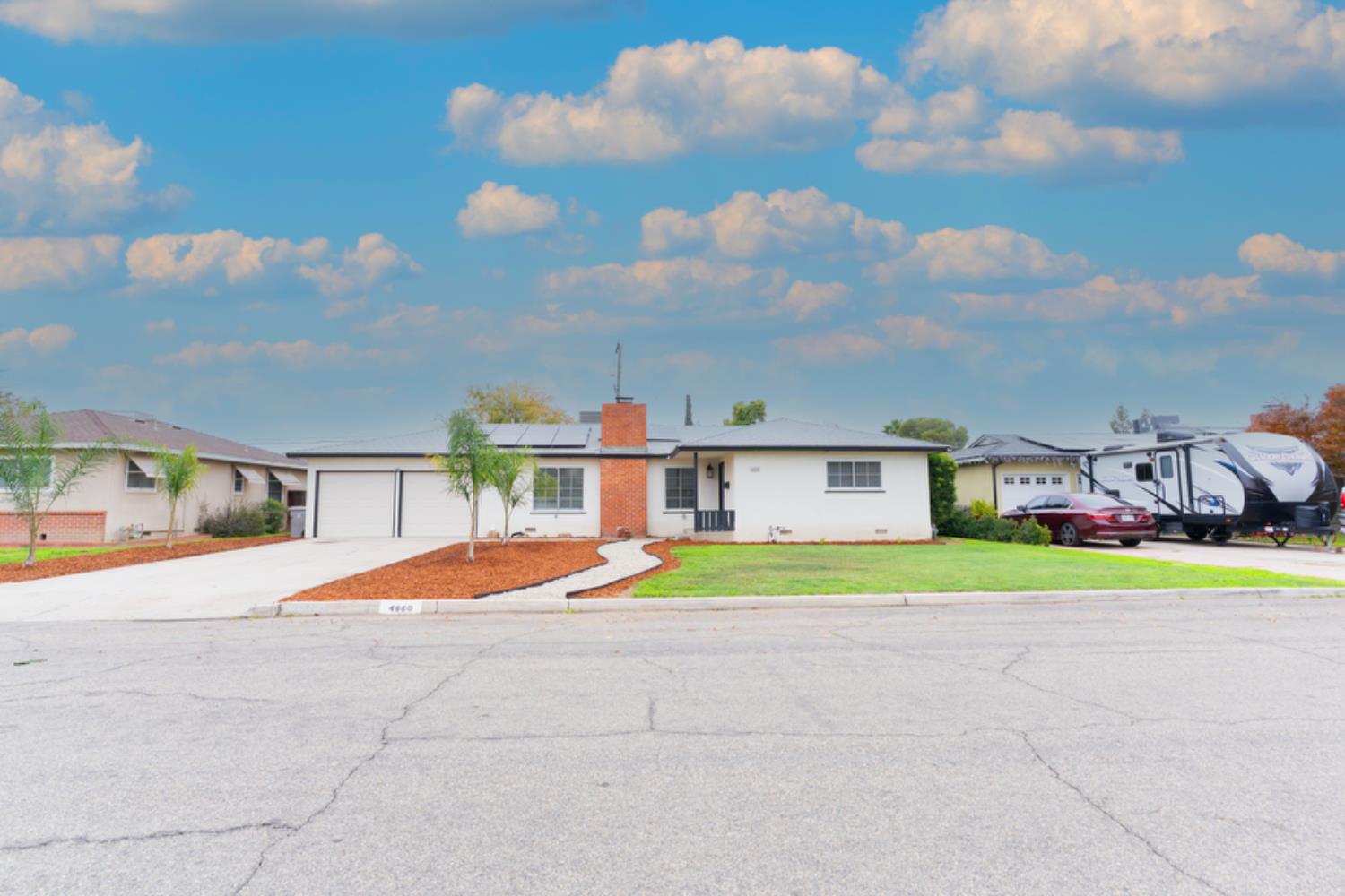 4860 E Amherst Ave, Fresno, CA 93703