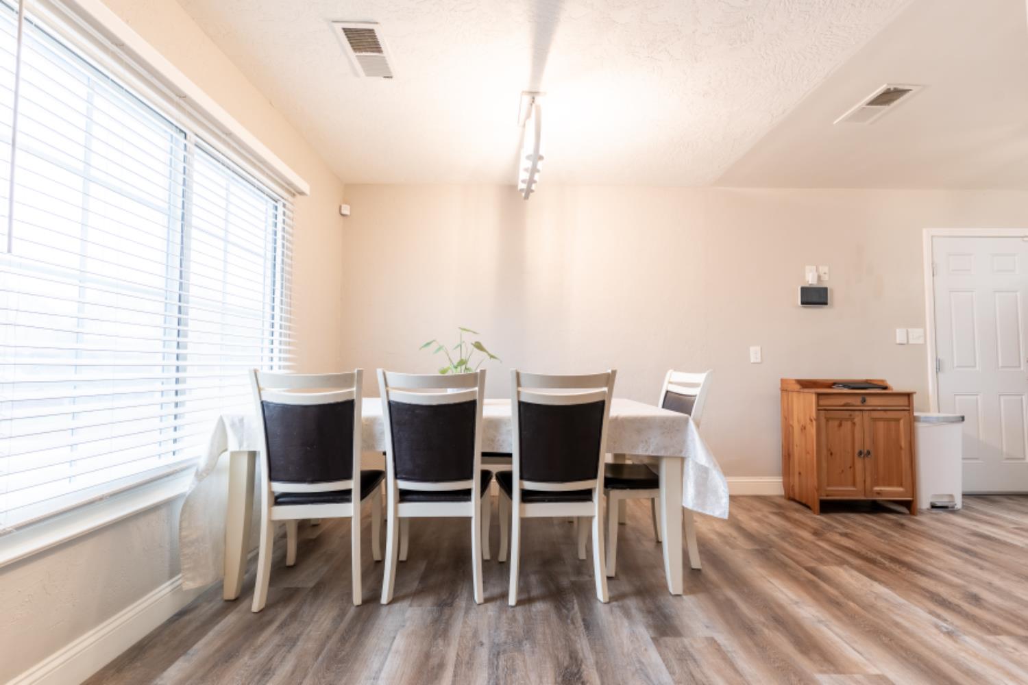 4860 E Amherst Ave, Fresno, CA 93703