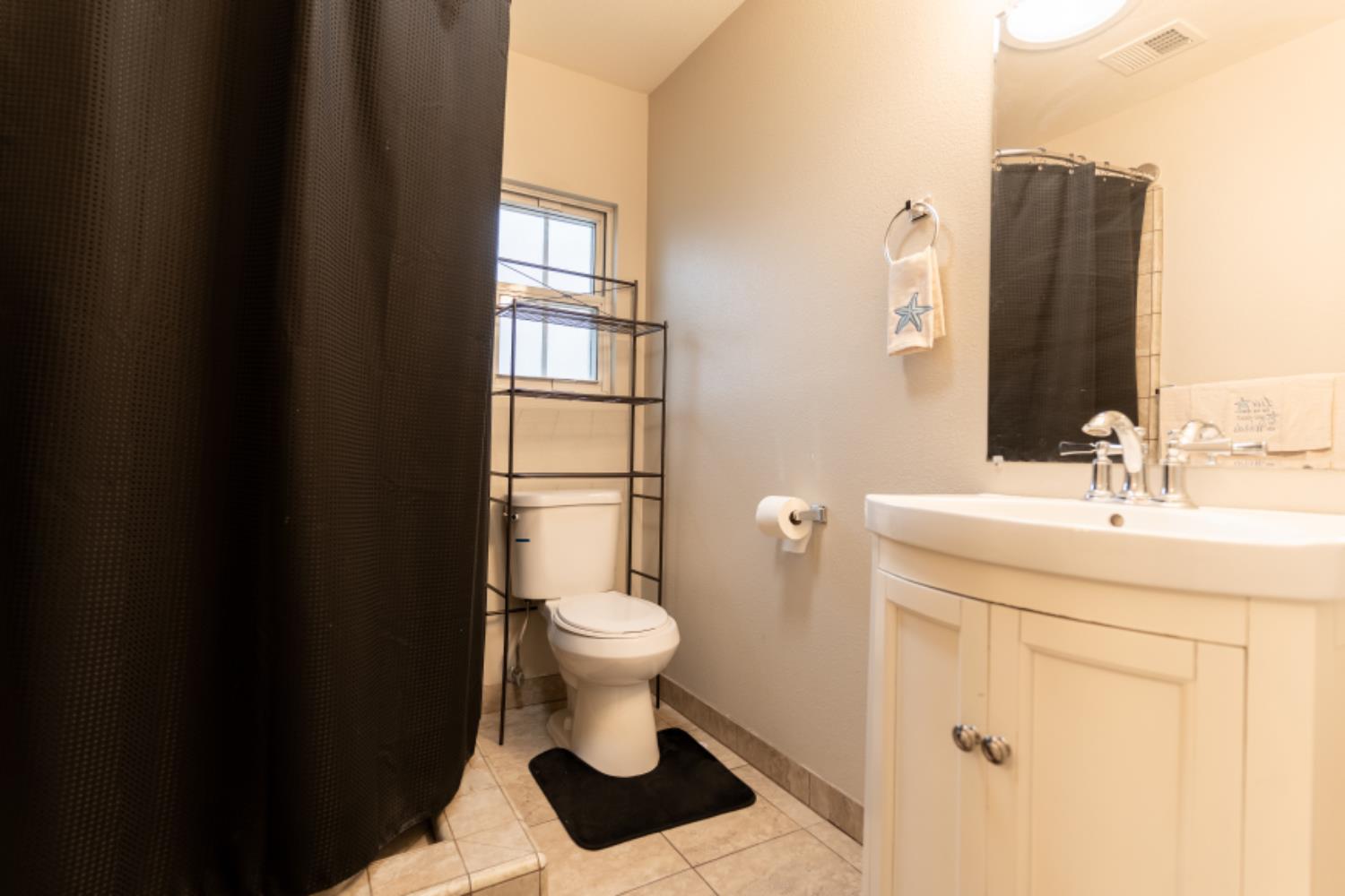 4860 E Amherst Ave, Fresno, CA 93703