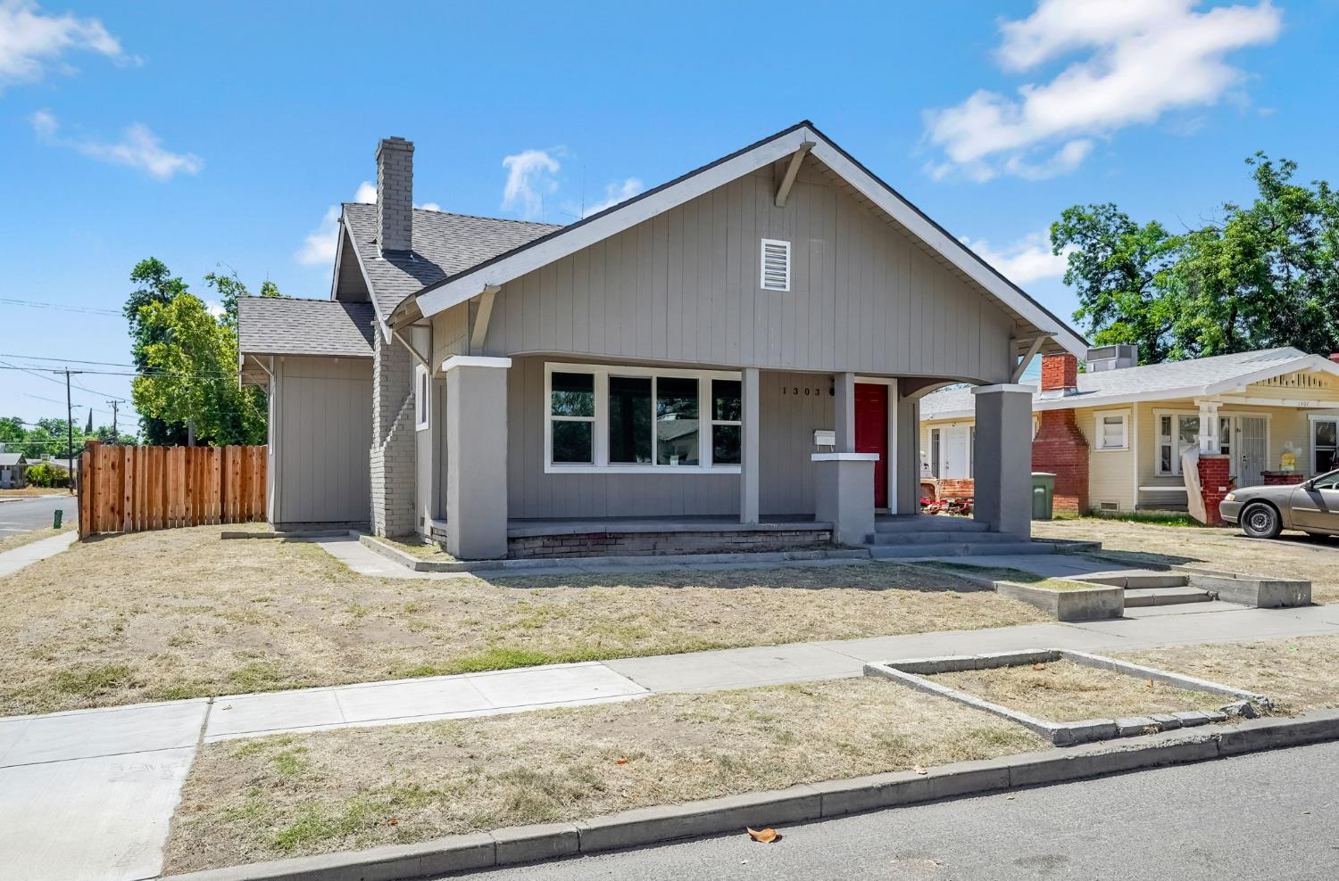1303 N Calaveras St, Fresno, CA 93728