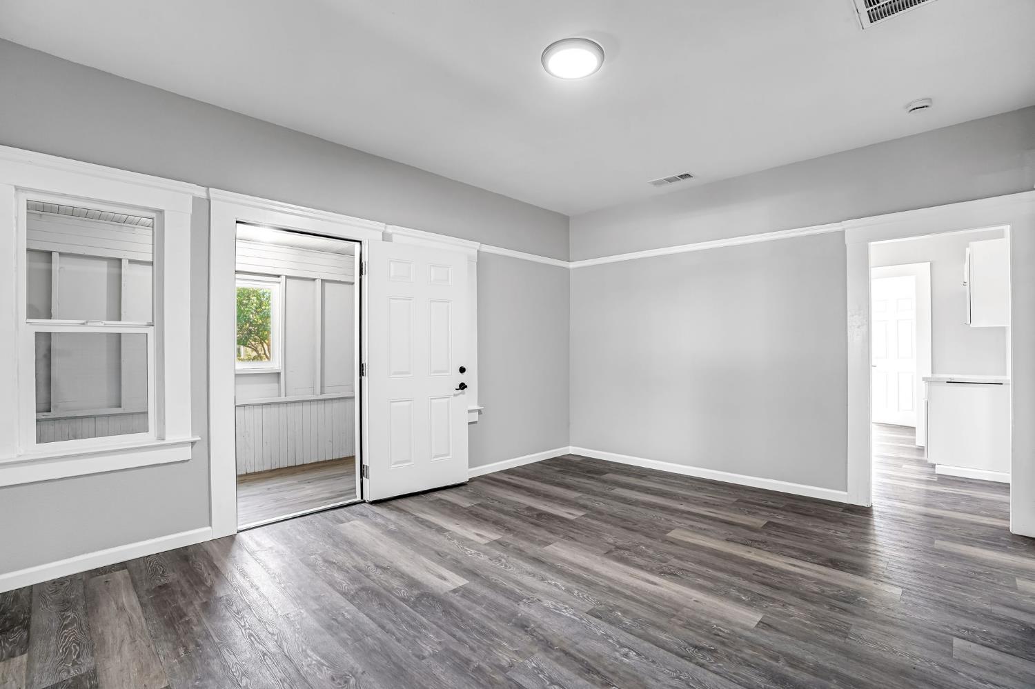 1303 N Calaveras St, Fresno, CA 93728