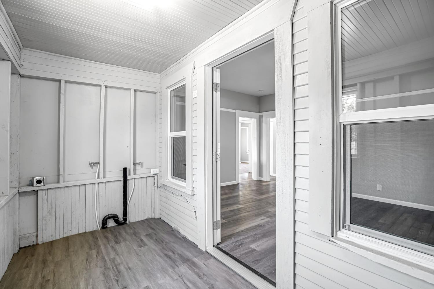 1303 N Calaveras St, Fresno, CA 93728