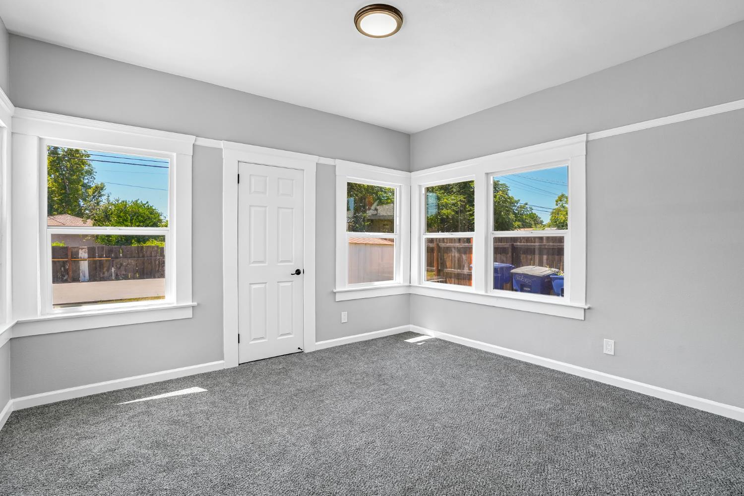 1303 N Calaveras St, Fresno, CA 93728