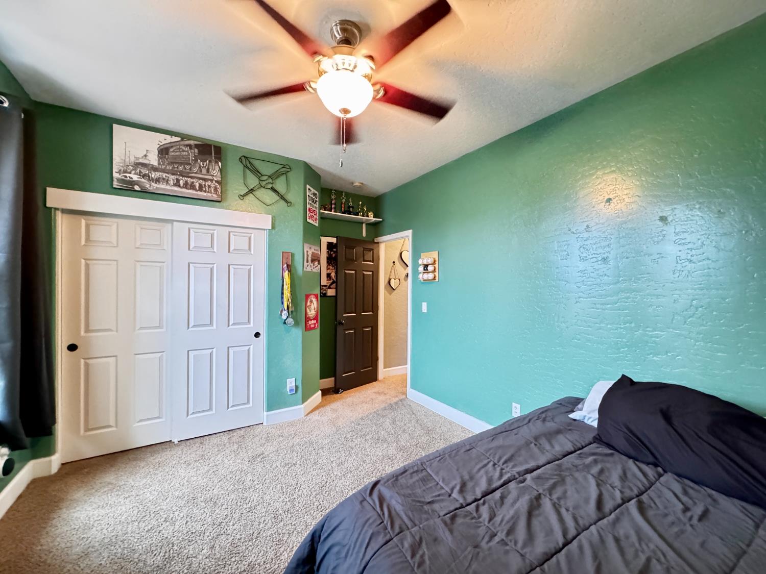 2945 W Vine St, Visalia, CA 93291