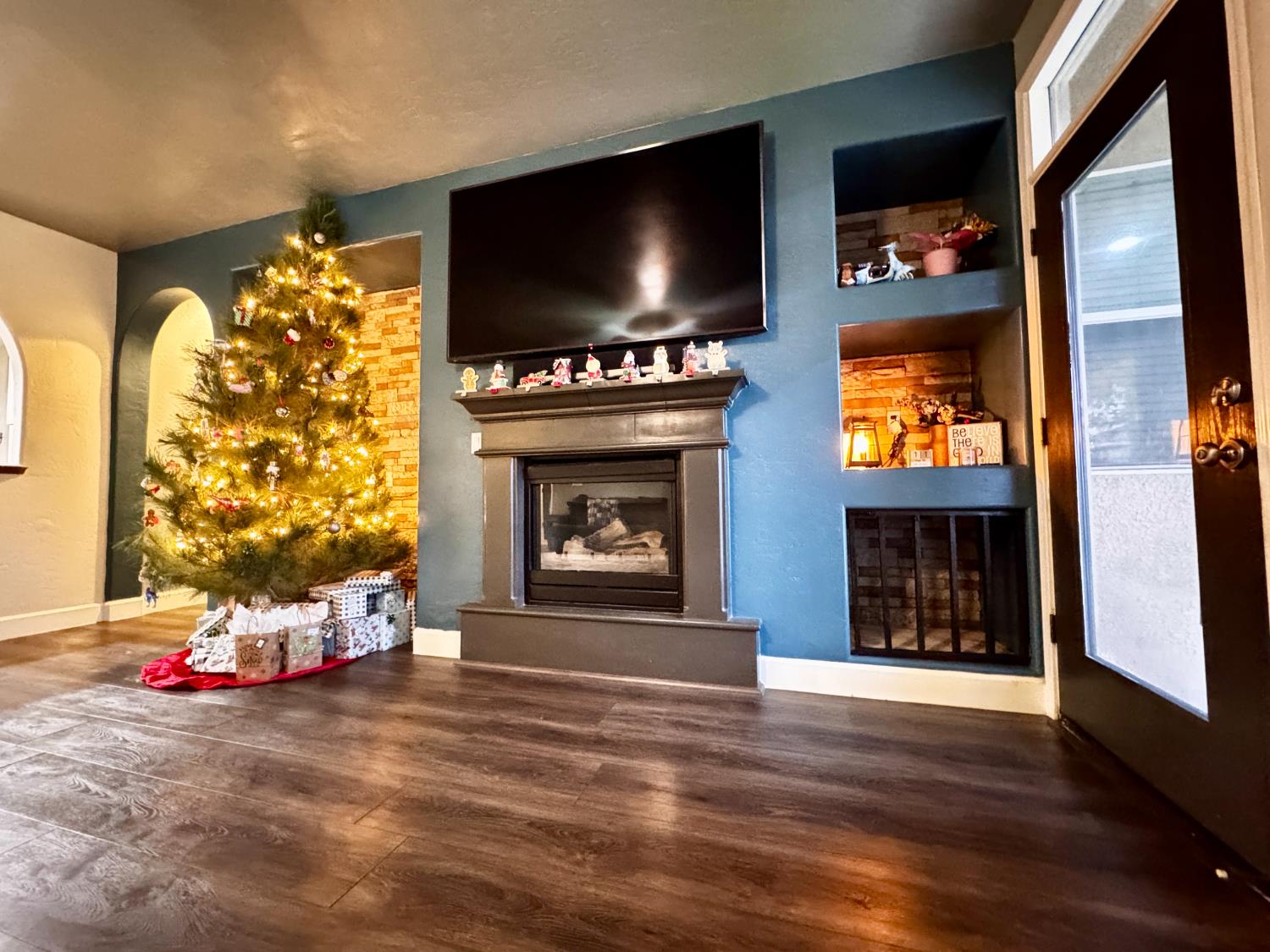 2945 W Vine St, Visalia, CA 93291