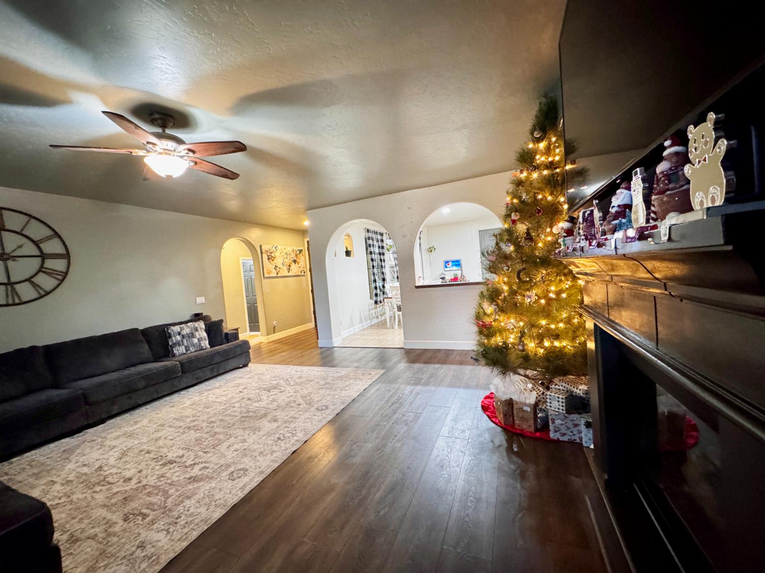 2945 W Vine St, Visalia, CA 93291