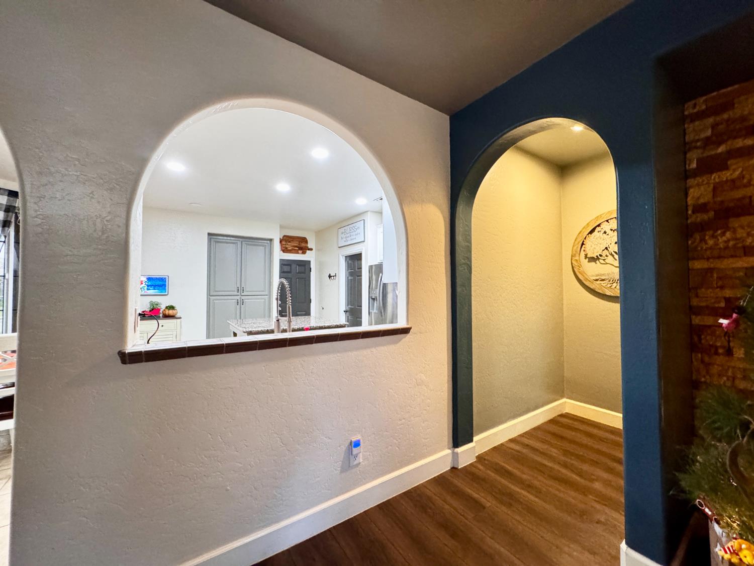 2945 W Vine St, Visalia, CA 93291