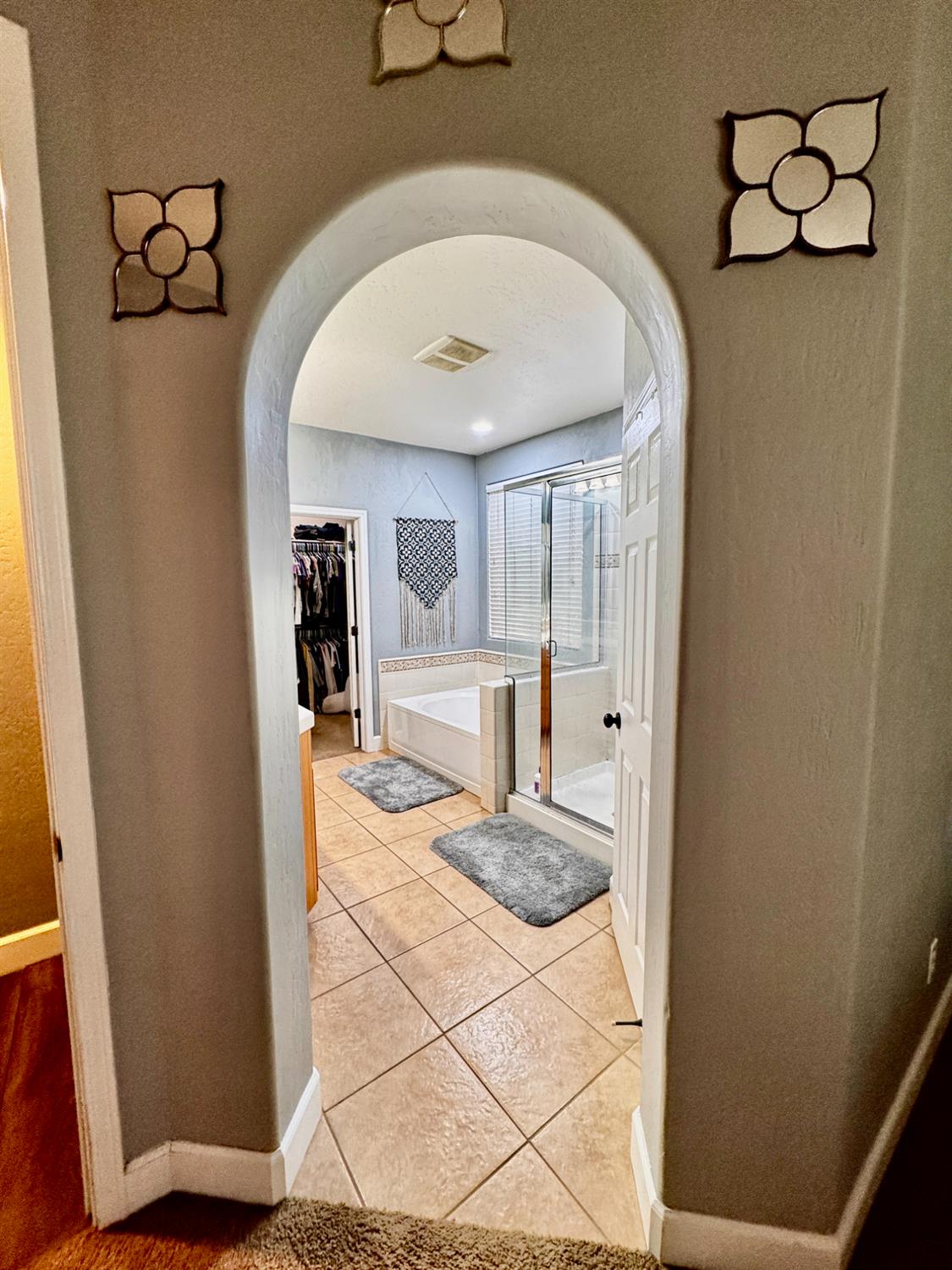 2945 W Vine St, Visalia, CA 93291