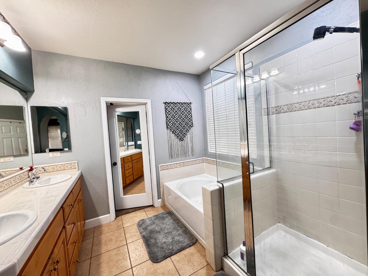 2945 W Vine St, Visalia, CA 93291