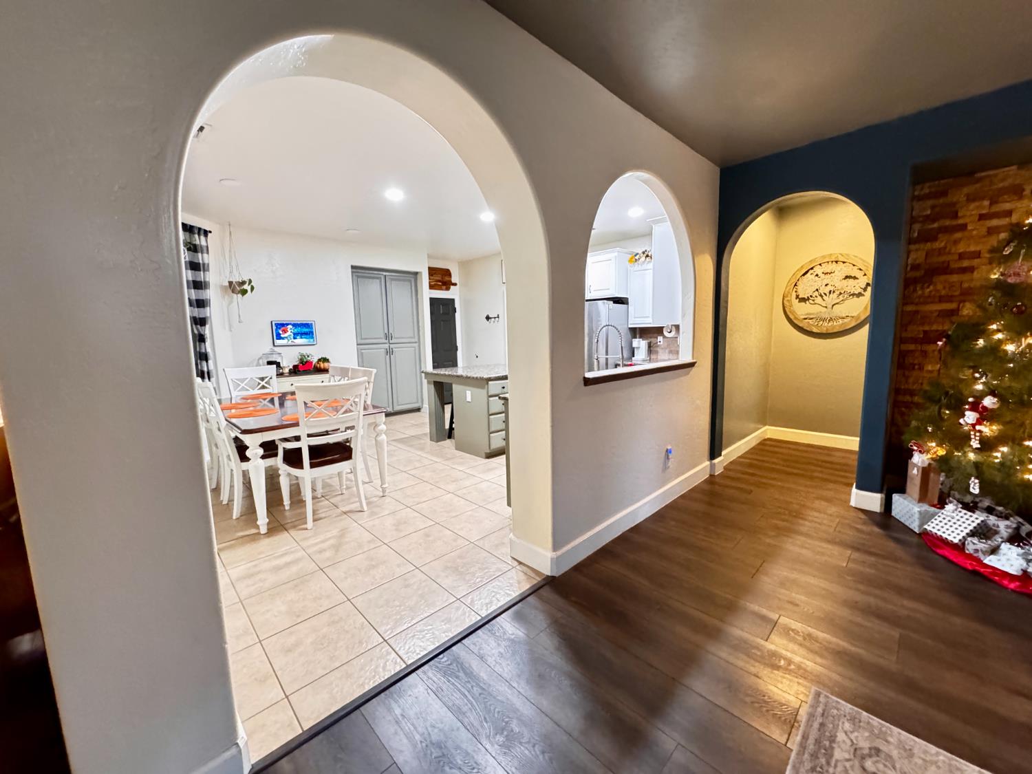 2945 W Vine St, Visalia, CA 93291