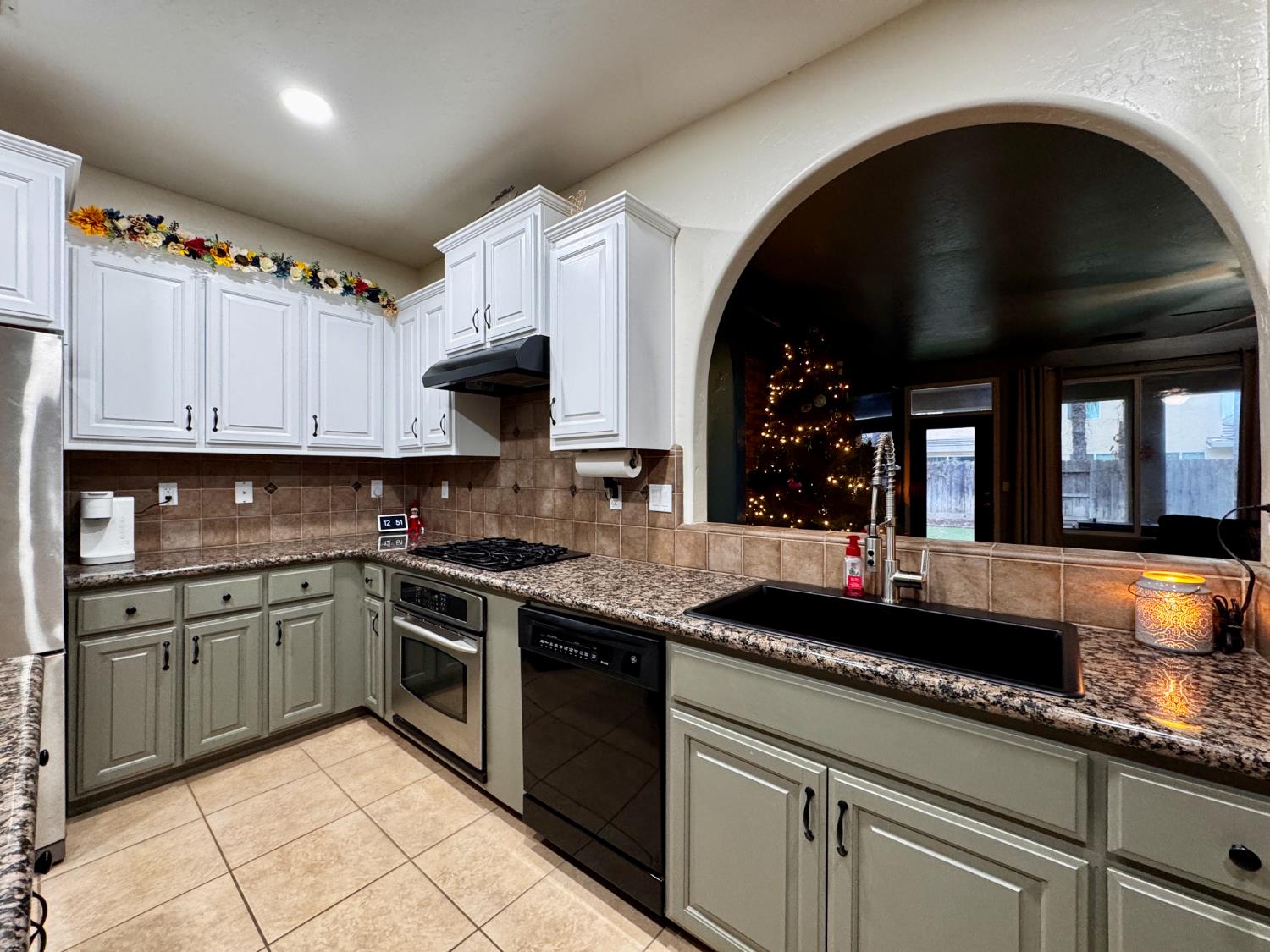 2945 W Vine St, Visalia, CA 93291