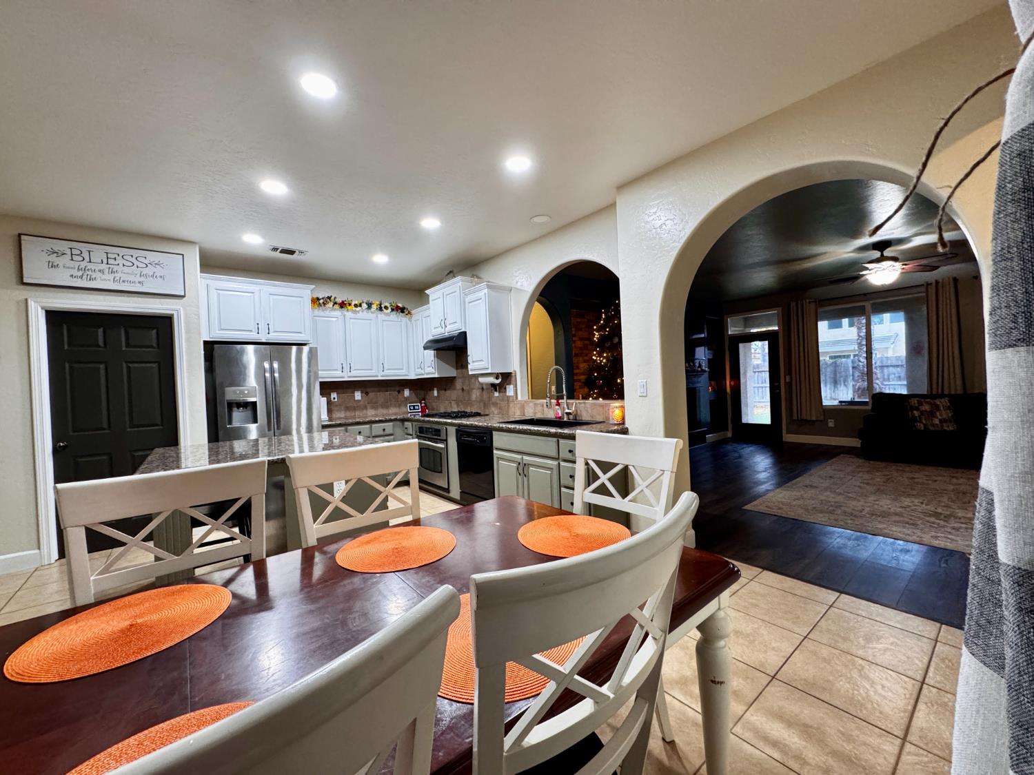 2945 W Vine St, Visalia, CA 93291