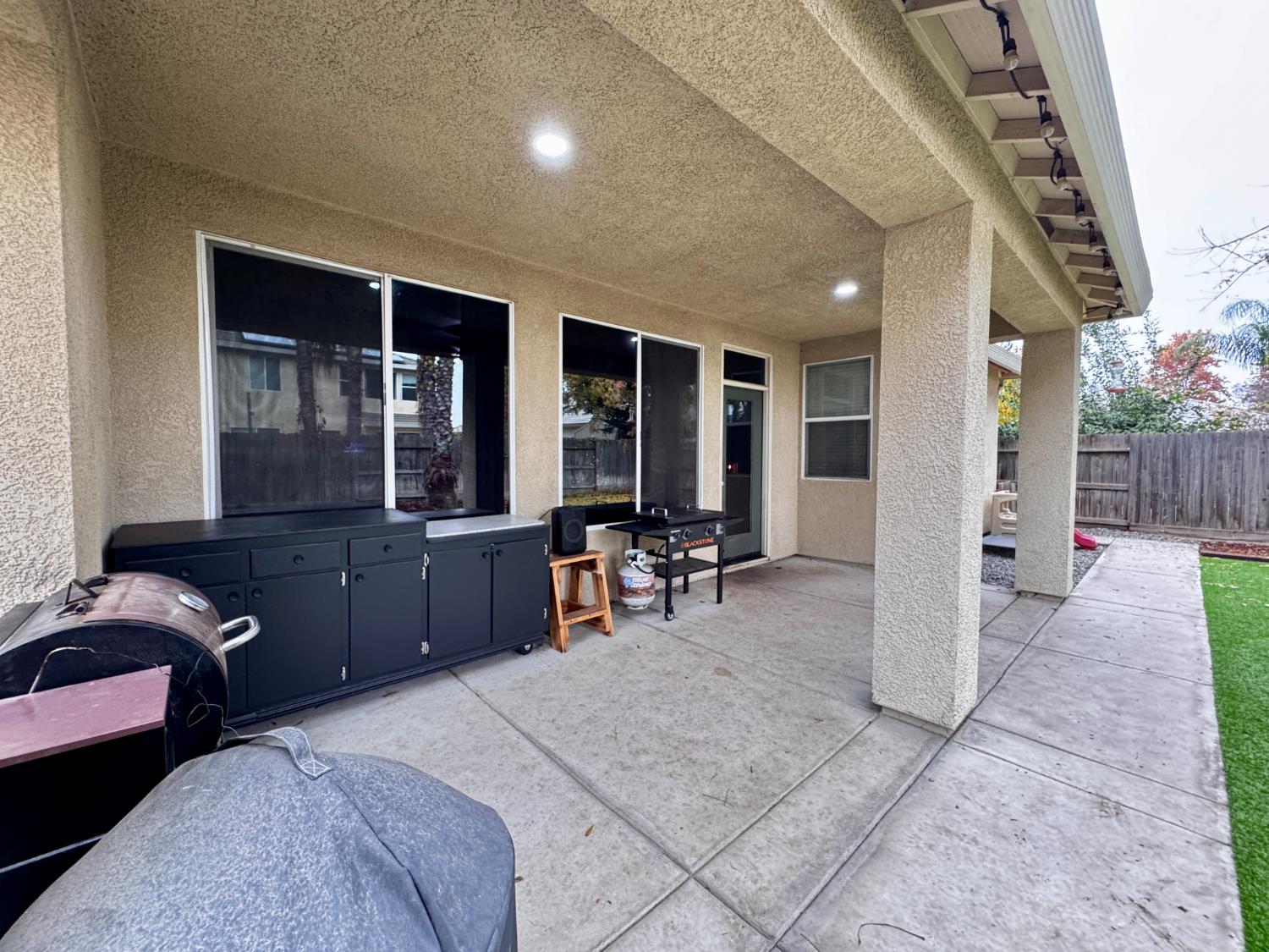 2945 W Vine St, Visalia, CA 93291