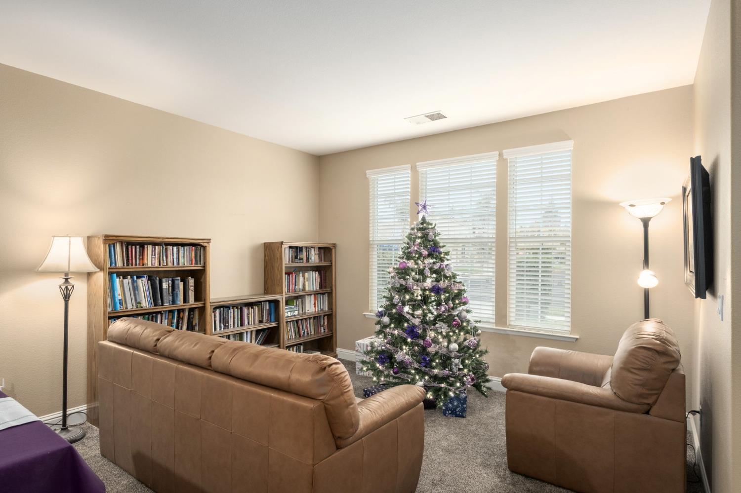 775 S Michelle Ave, Kerman, CA 93630