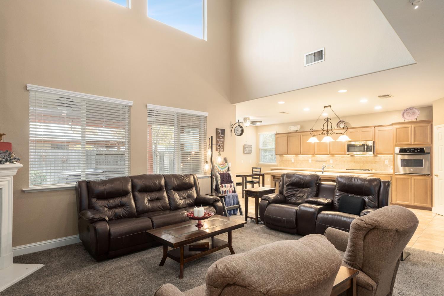 775 S Michelle Ave, Kerman, CA 93630