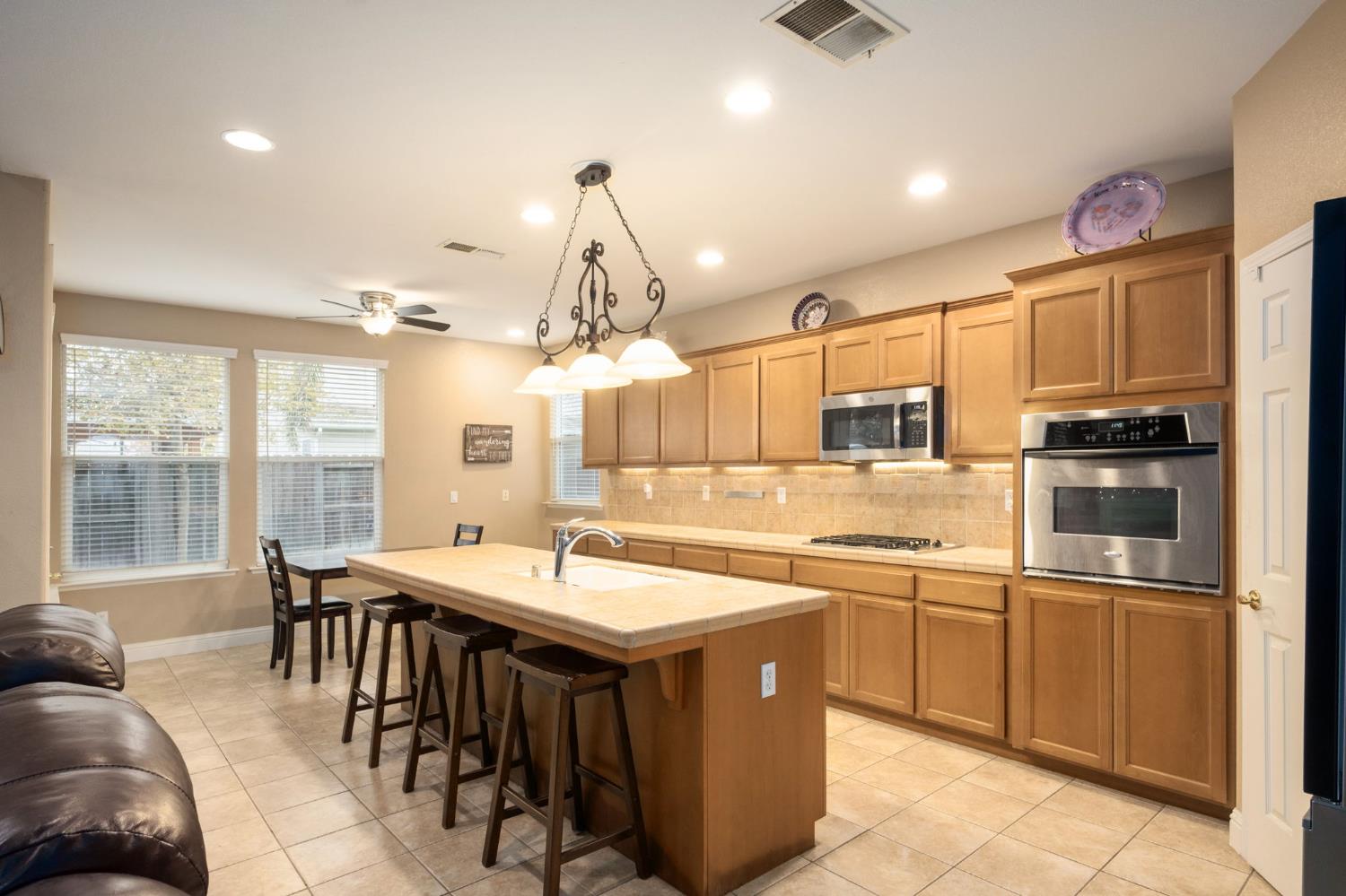 775 S Michelle Ave, Kerman, CA 93630