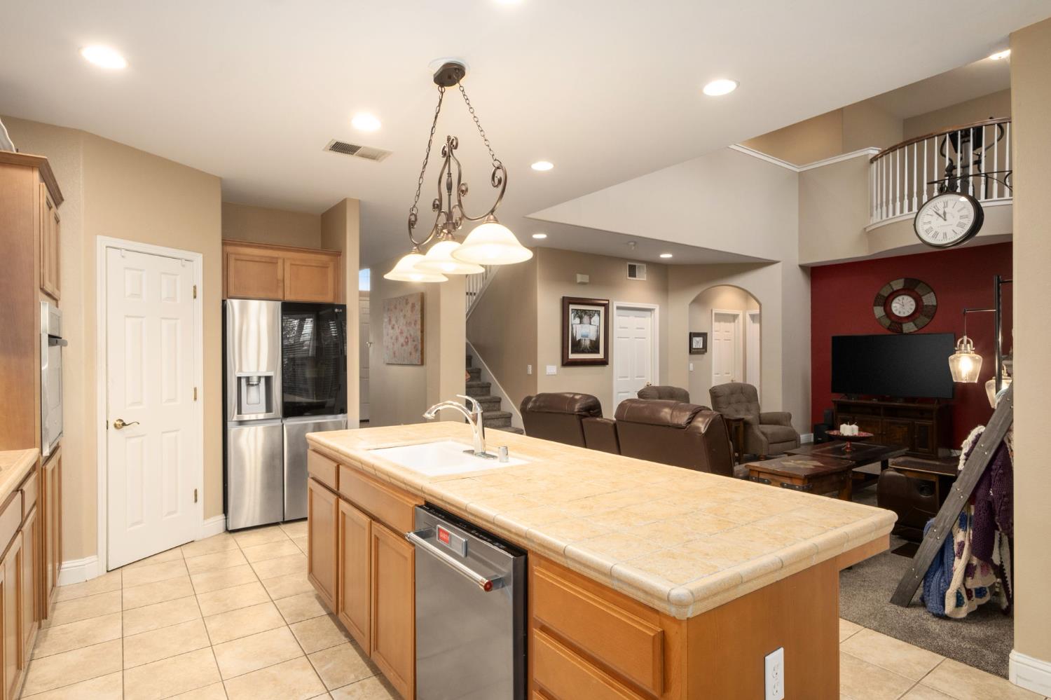 775 S Michelle Ave, Kerman, CA 93630