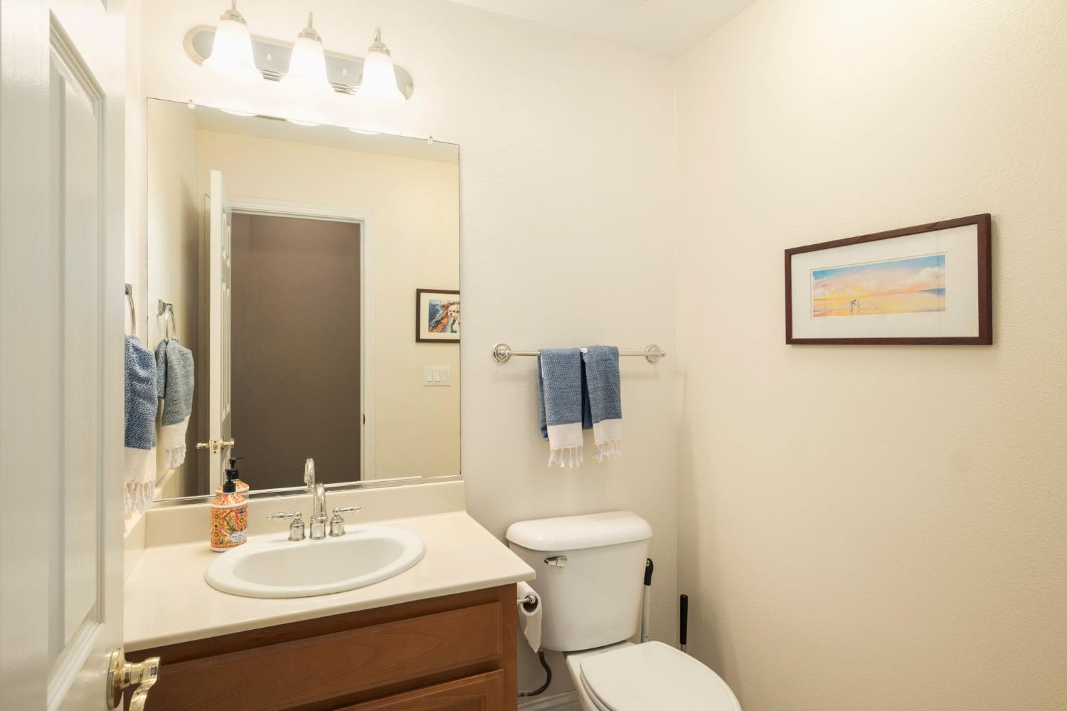 775 S Michelle Ave, Kerman, CA 93630