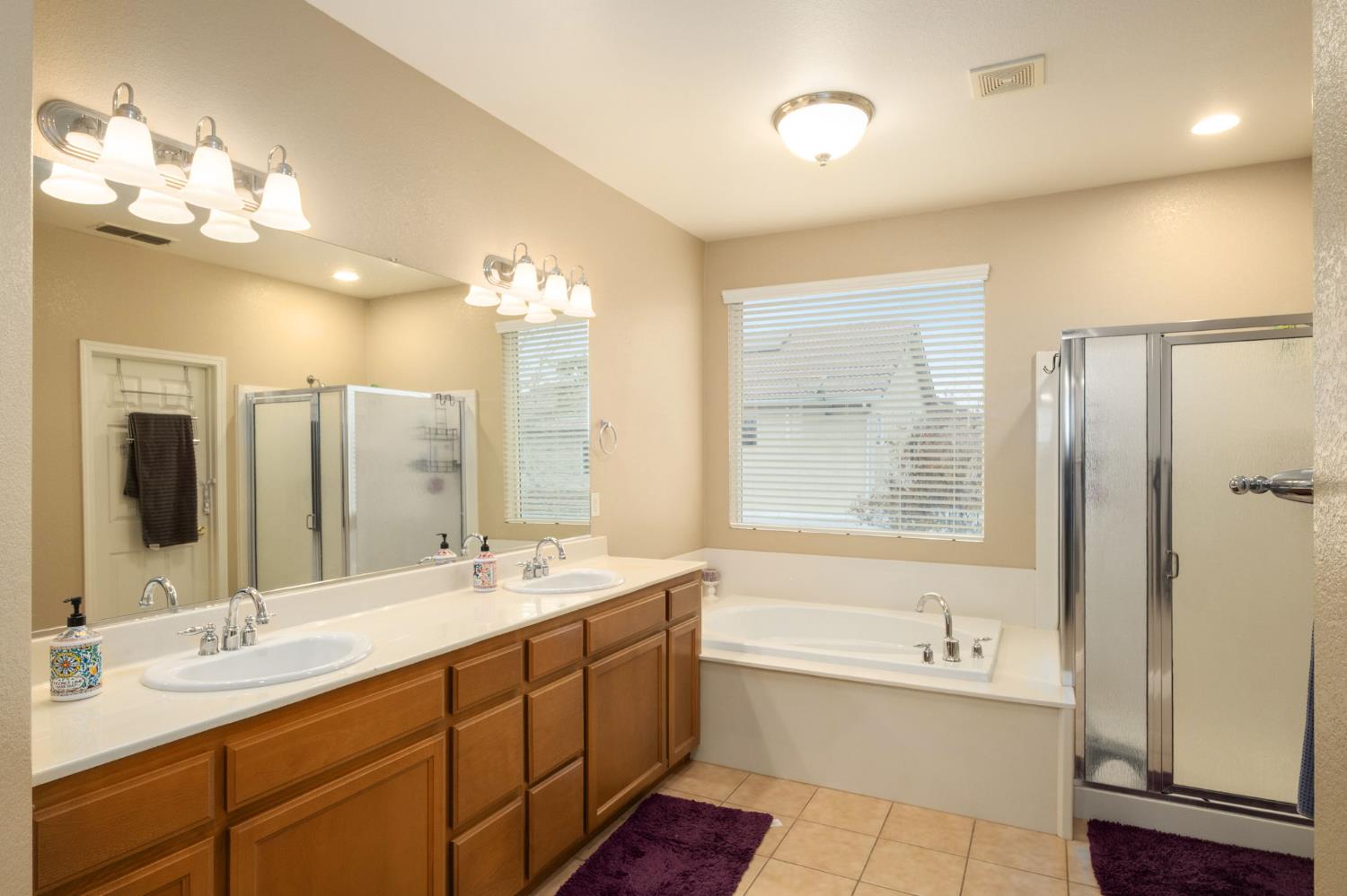 775 S Michelle Ave, Kerman, CA 93630