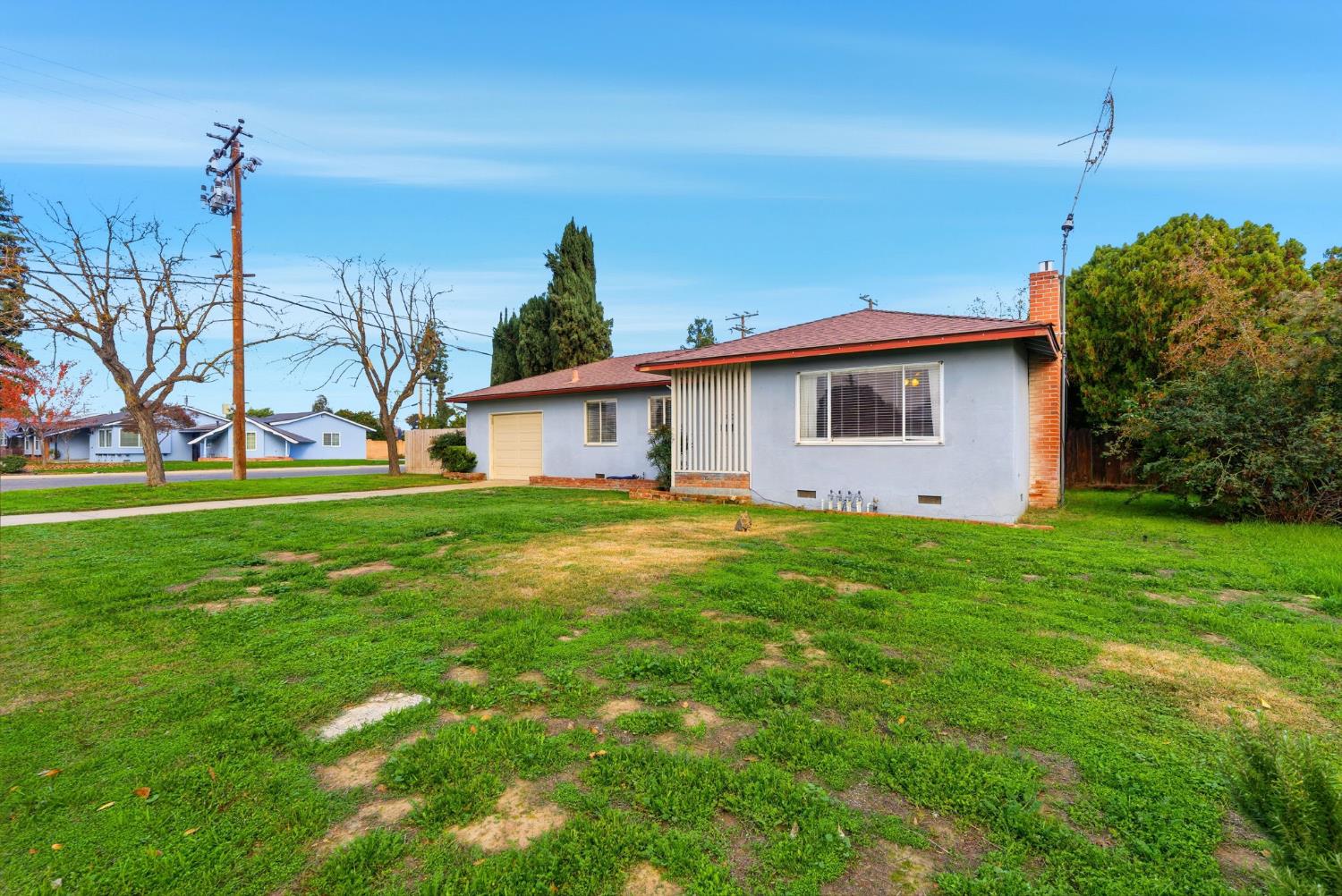 2410 Locust, Visalia, CA 93277