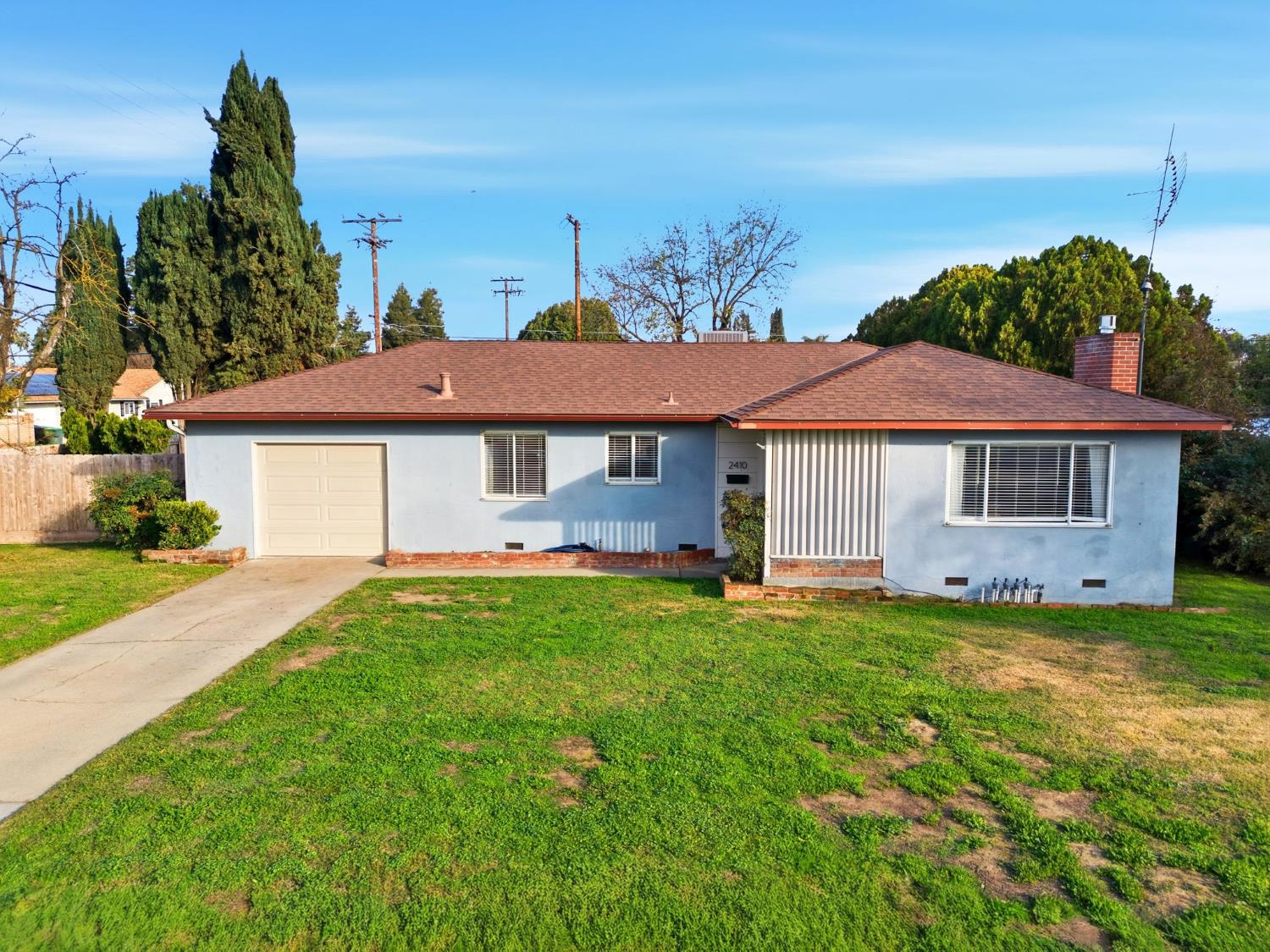 2410 Locust, Visalia, CA 93277