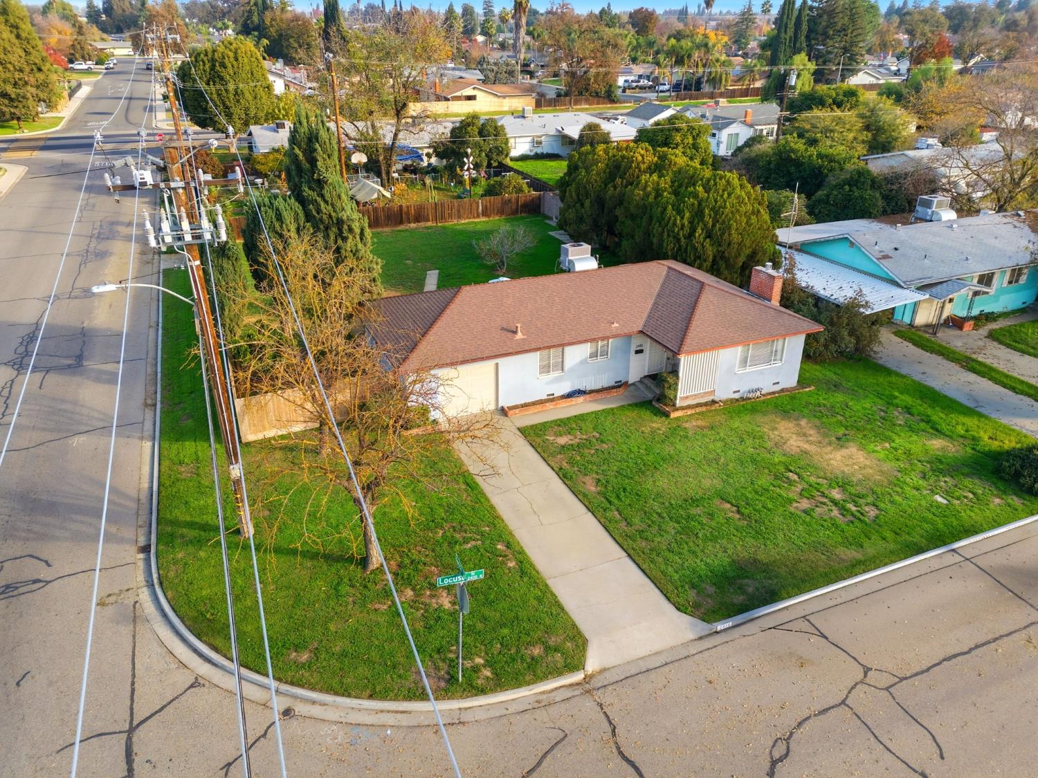 2410 Locust, Visalia, CA 93277
