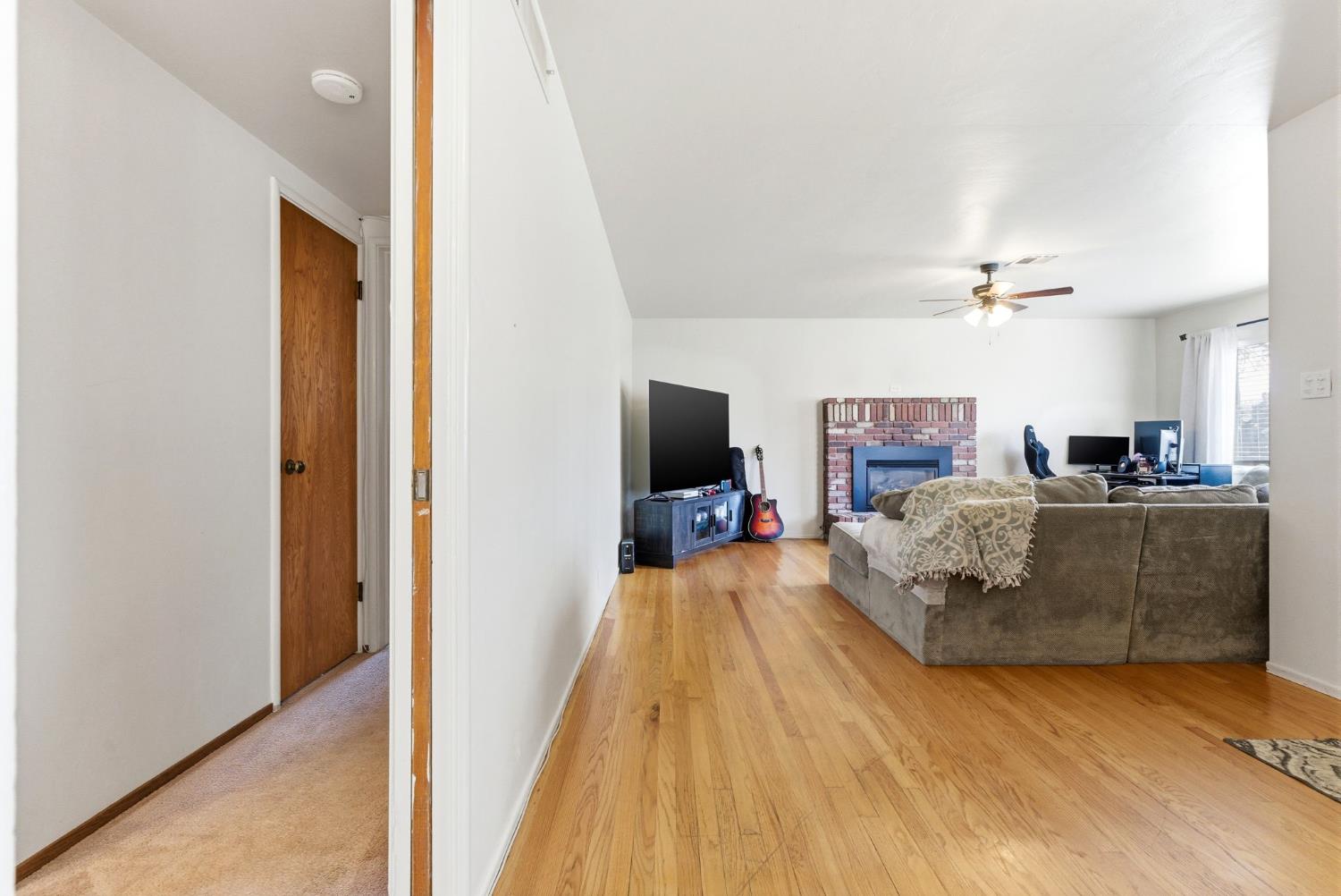 2410 Locust, Visalia, CA 93277