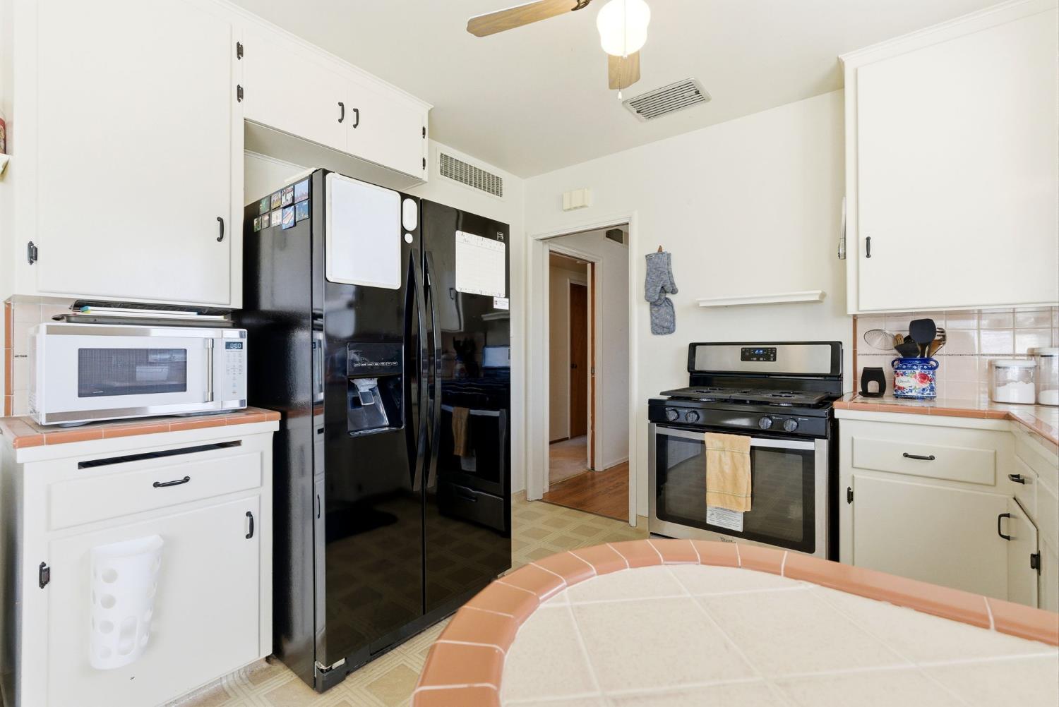 2410 Locust, Visalia, CA 93277