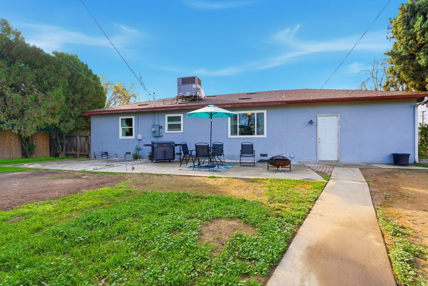 2410 Locust, Visalia, CA 93277