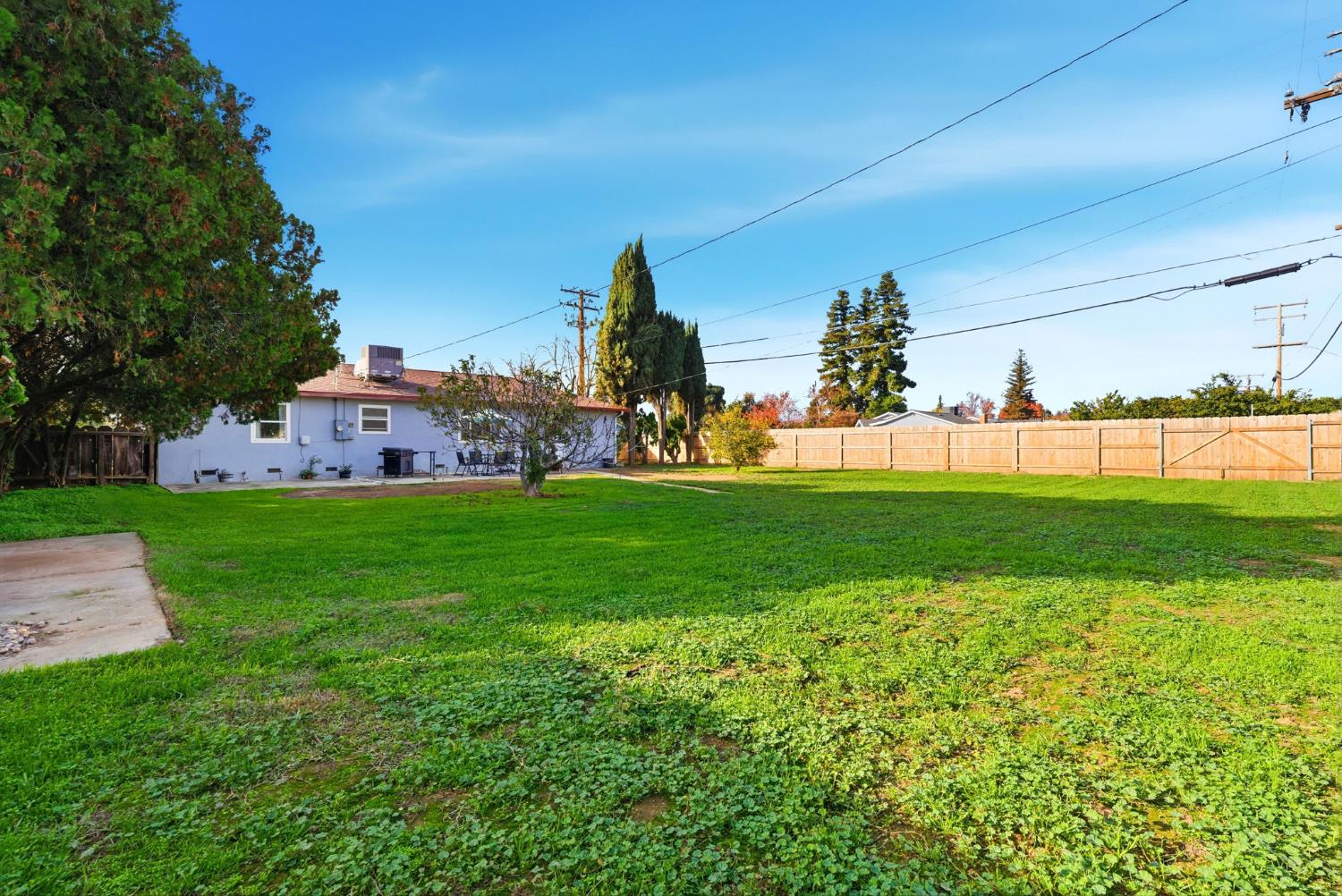 2410 Locust, Visalia, CA 93277