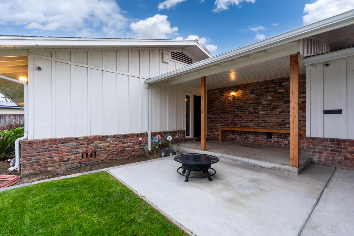 2893 Helm Ave, Clovis, CA 93612