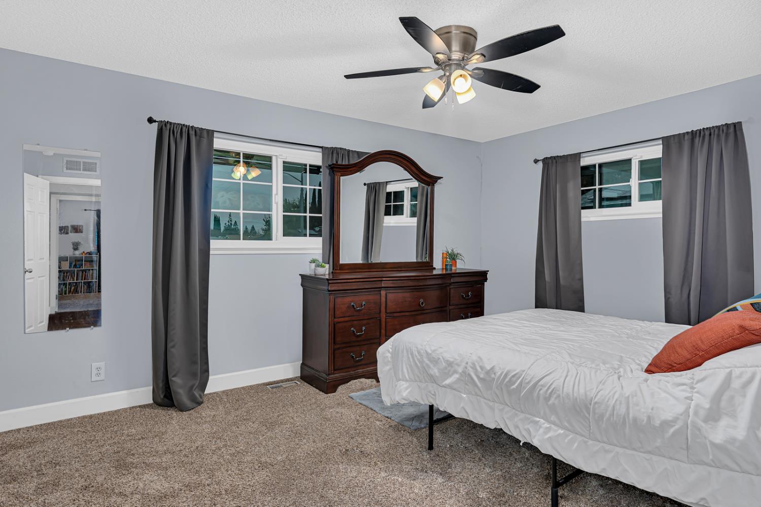 2893 Helm Ave, Clovis, CA 93612