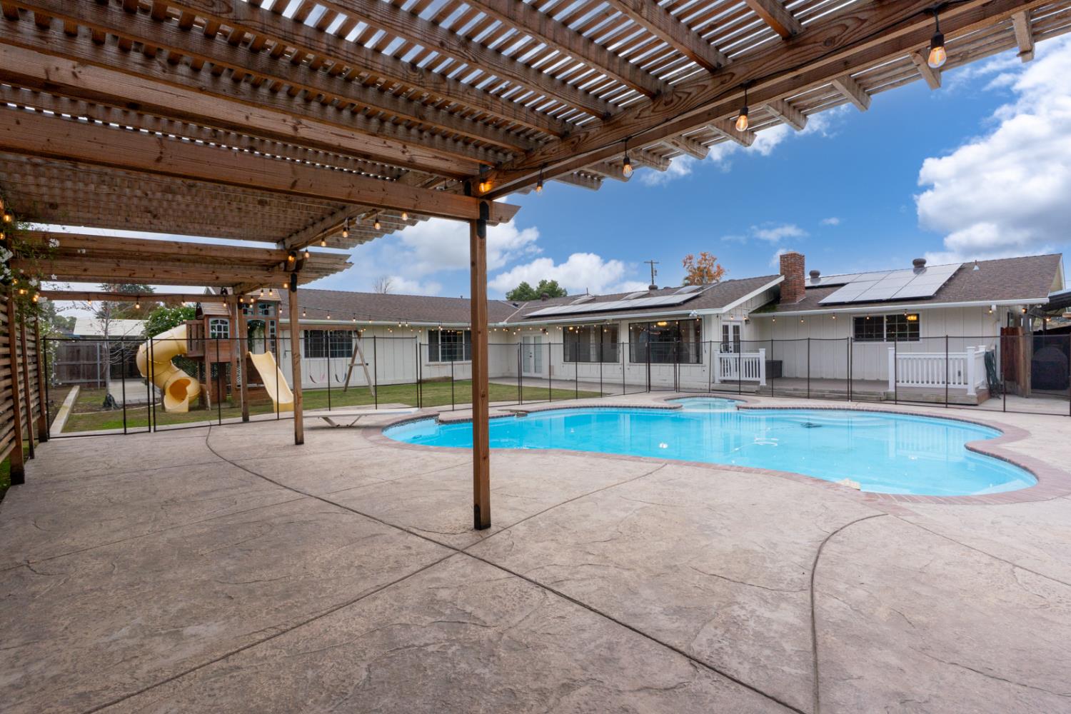 2893 Helm Ave, Clovis, CA 93612