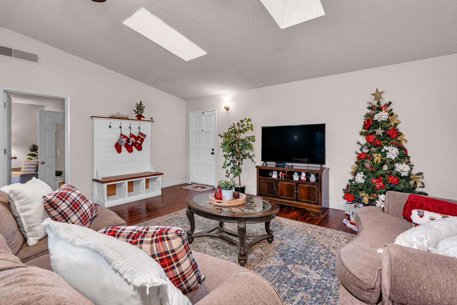 2893 Helm Ave, Clovis, CA 93612