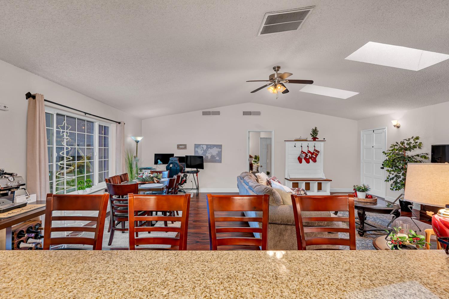 2893 Helm Ave, Clovis, CA 93612